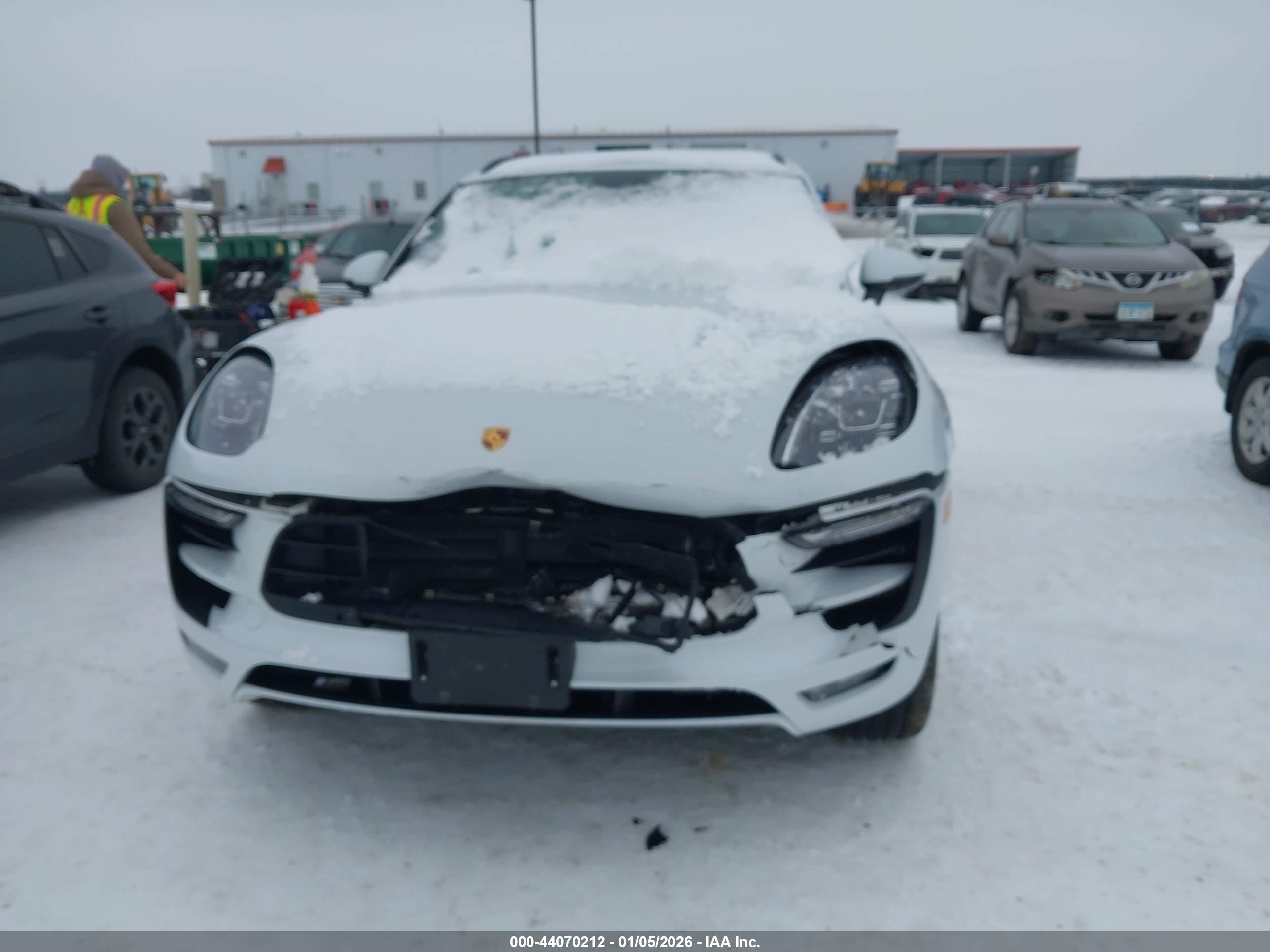 PORSCHE MACAN image 6