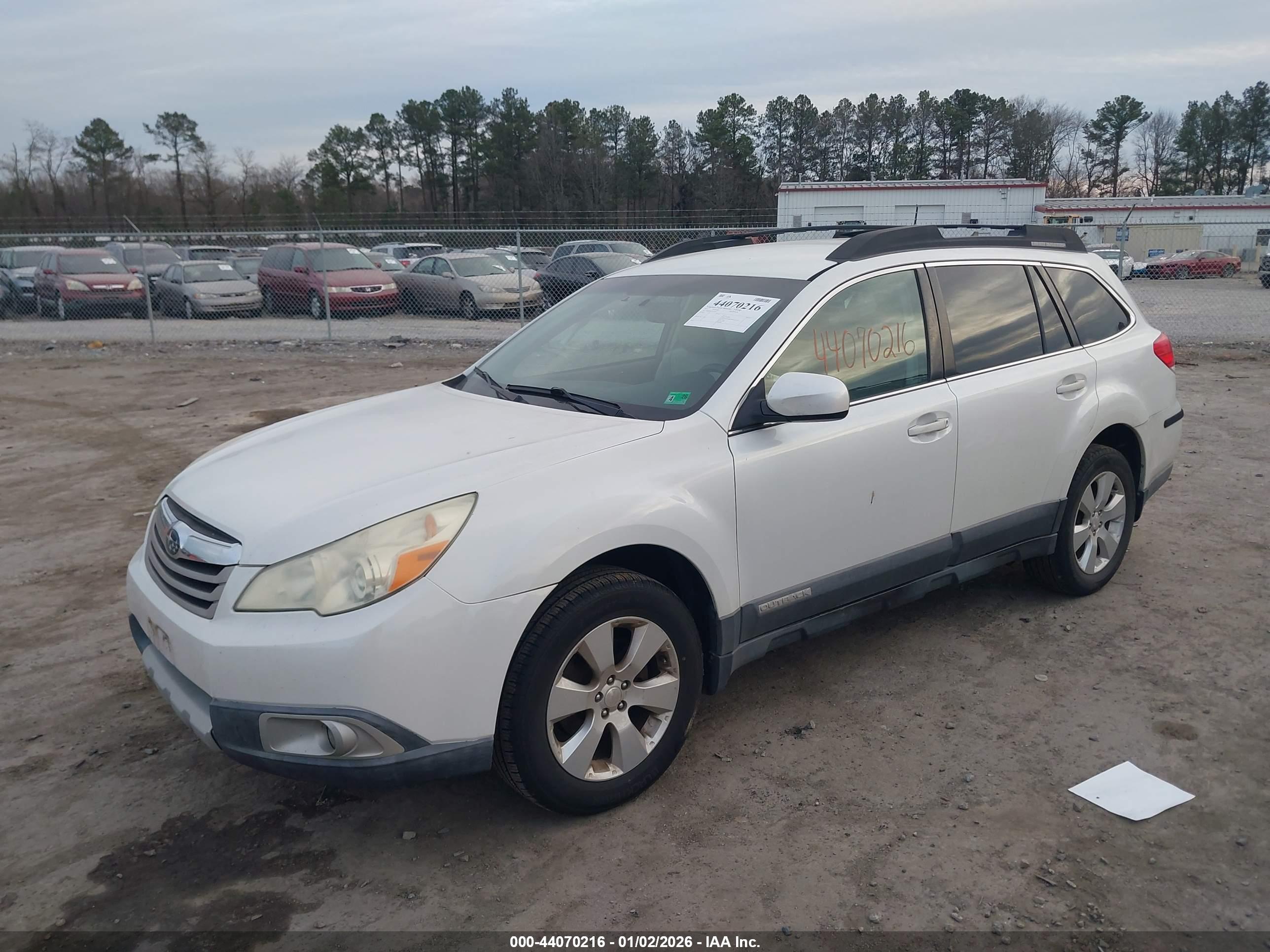 SUBARU OUTBACK image 2