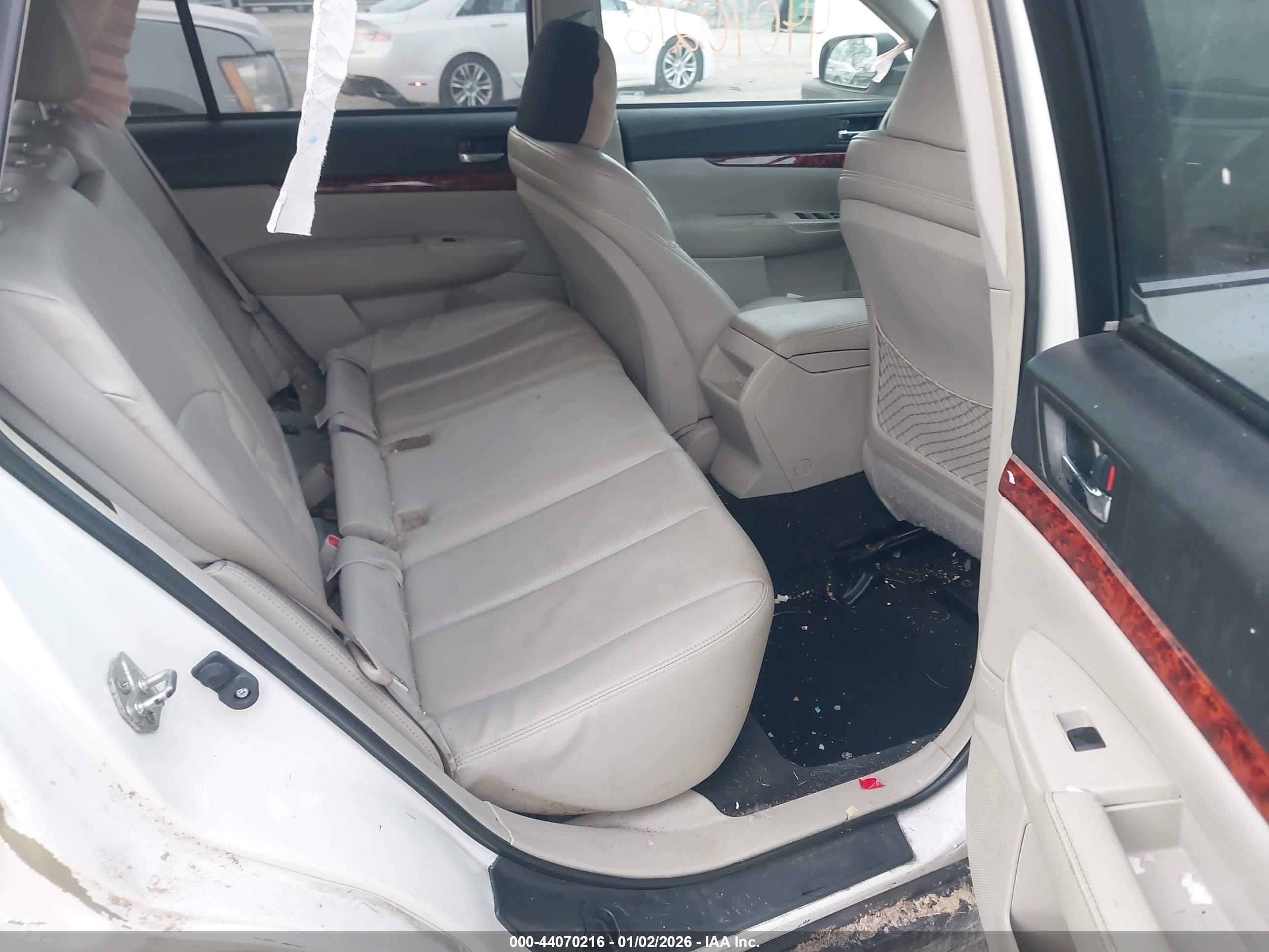 SUBARU OUTBACK image 8