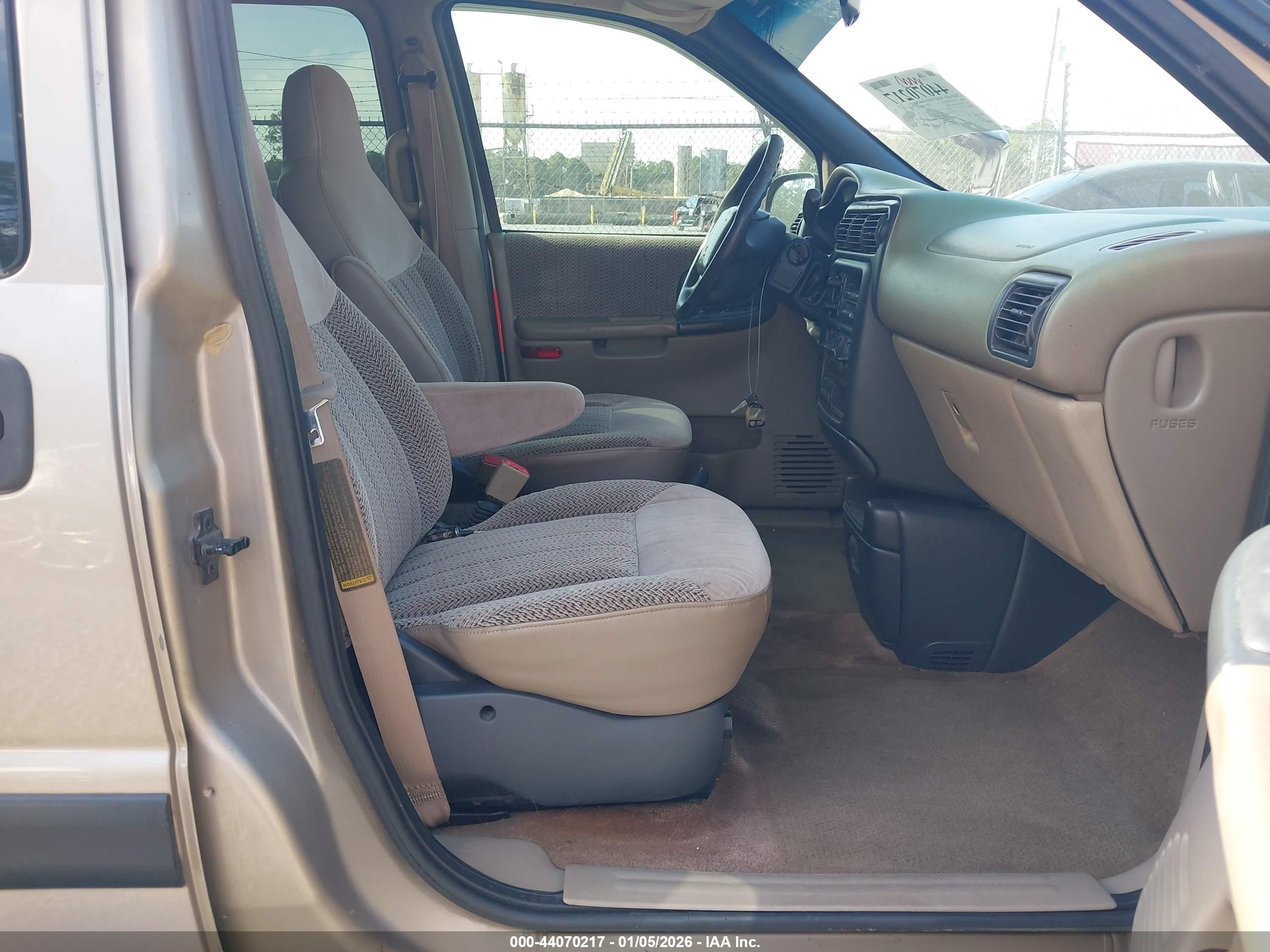 CHEVROLET VENTURE image 5