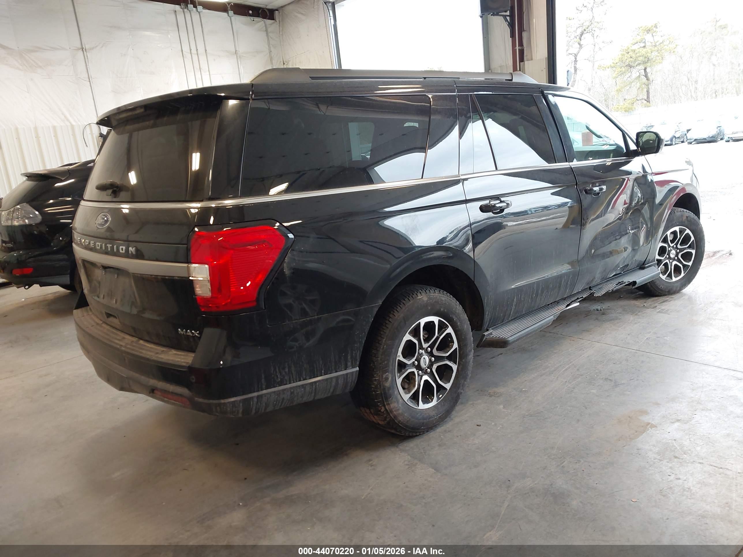 FORD EXPEDITION image 4