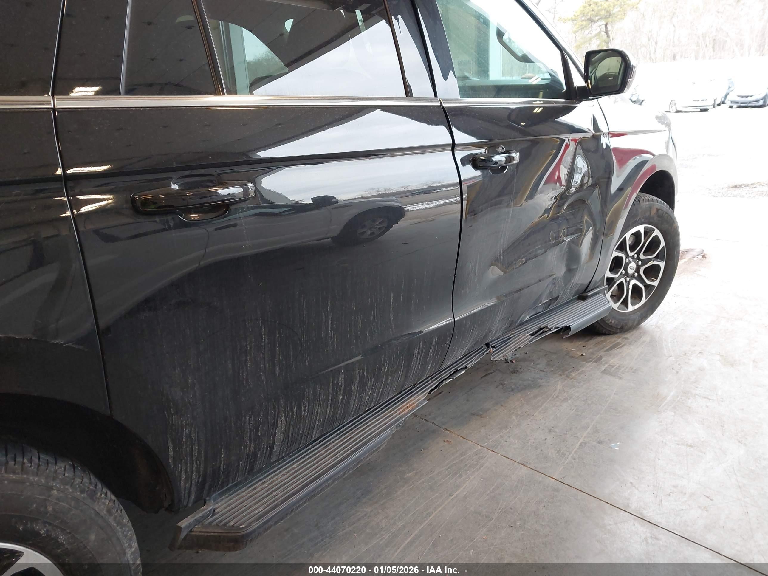 FORD EXPEDITION image 6