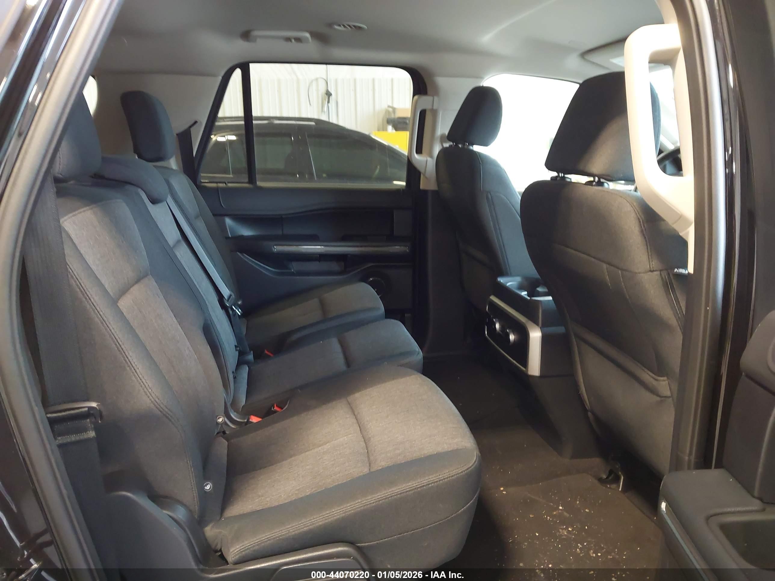 FORD EXPEDITION image 8