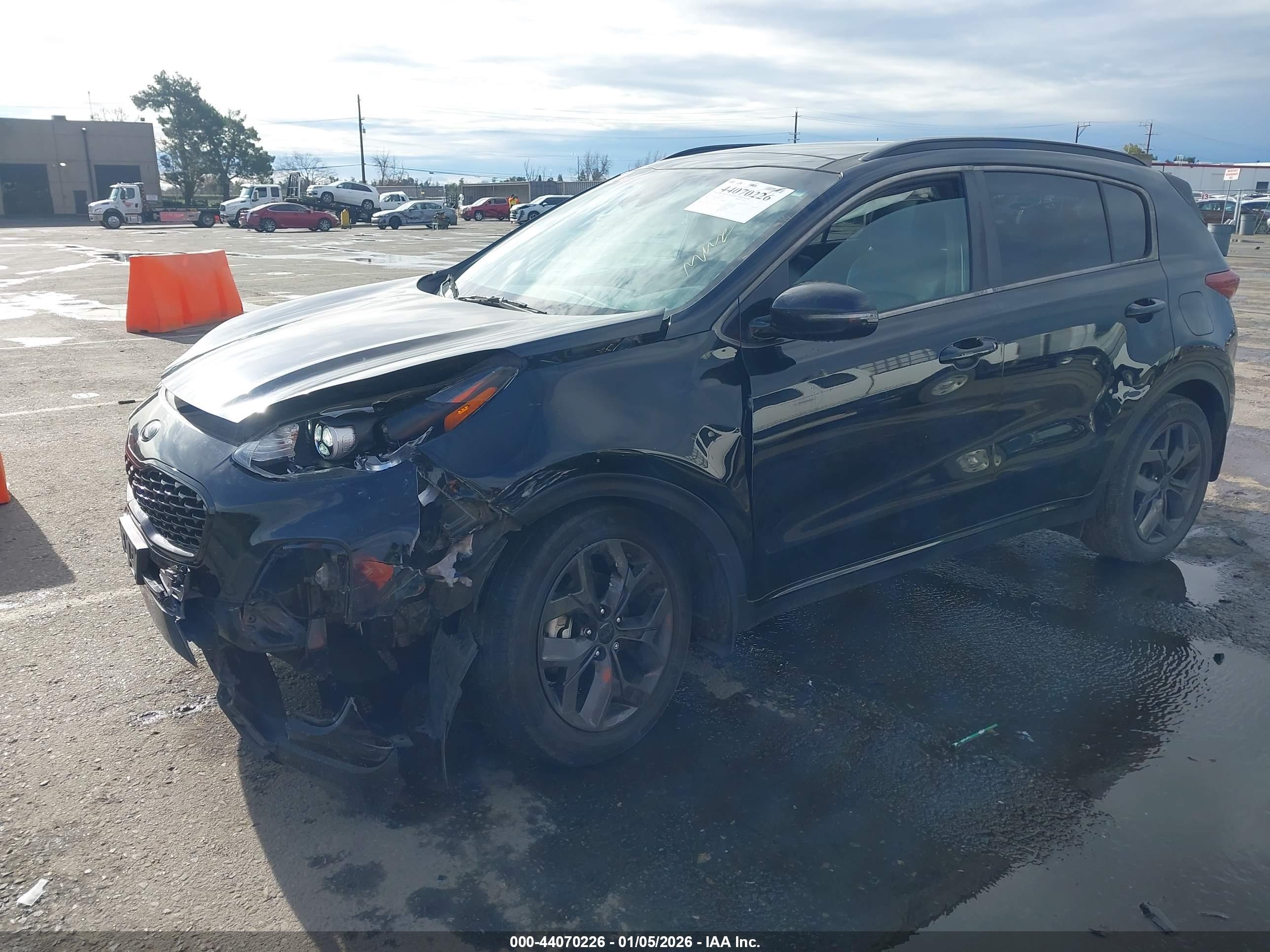 KIA SPORTAGE image 2