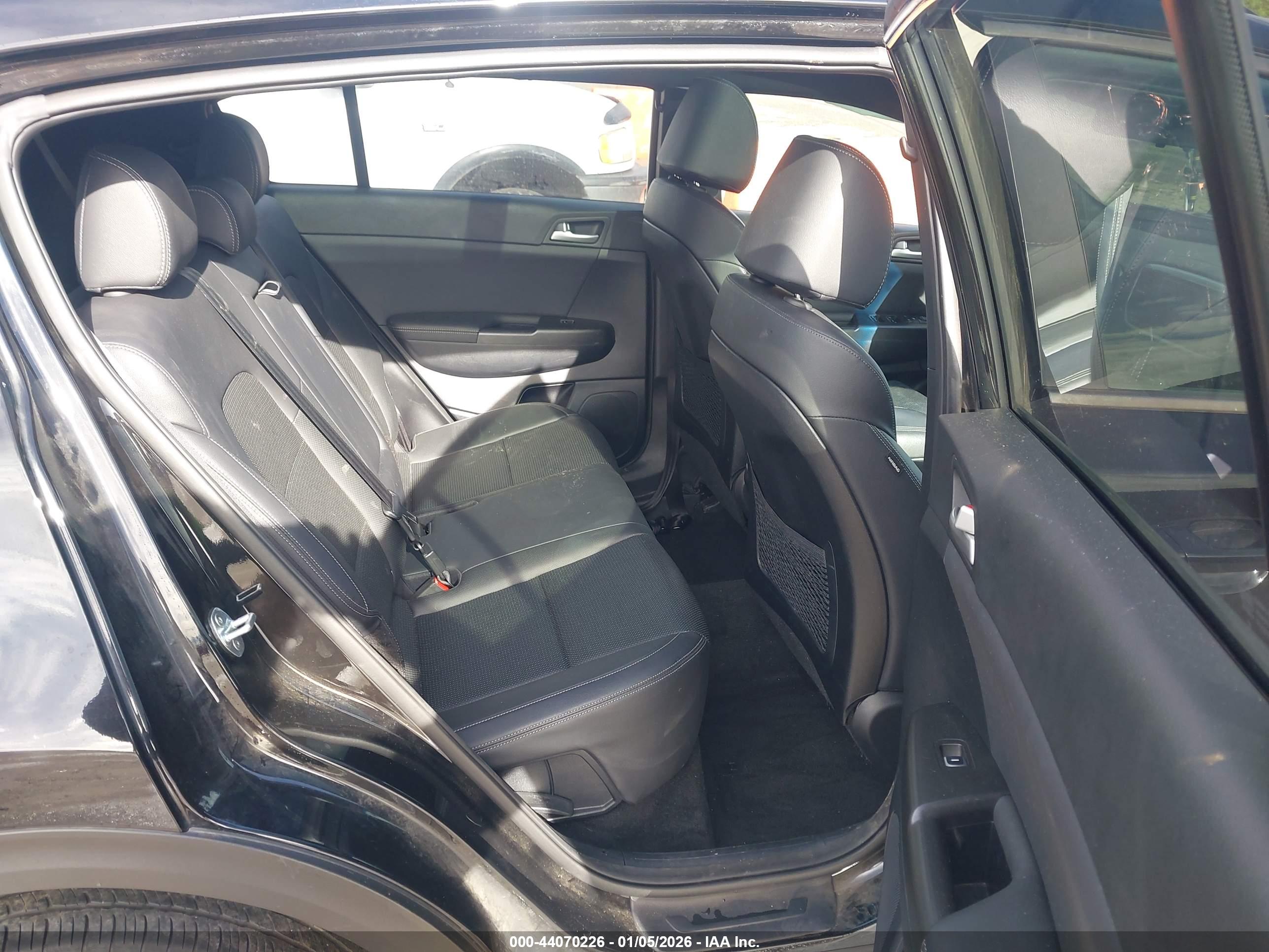 KIA SPORTAGE image 8