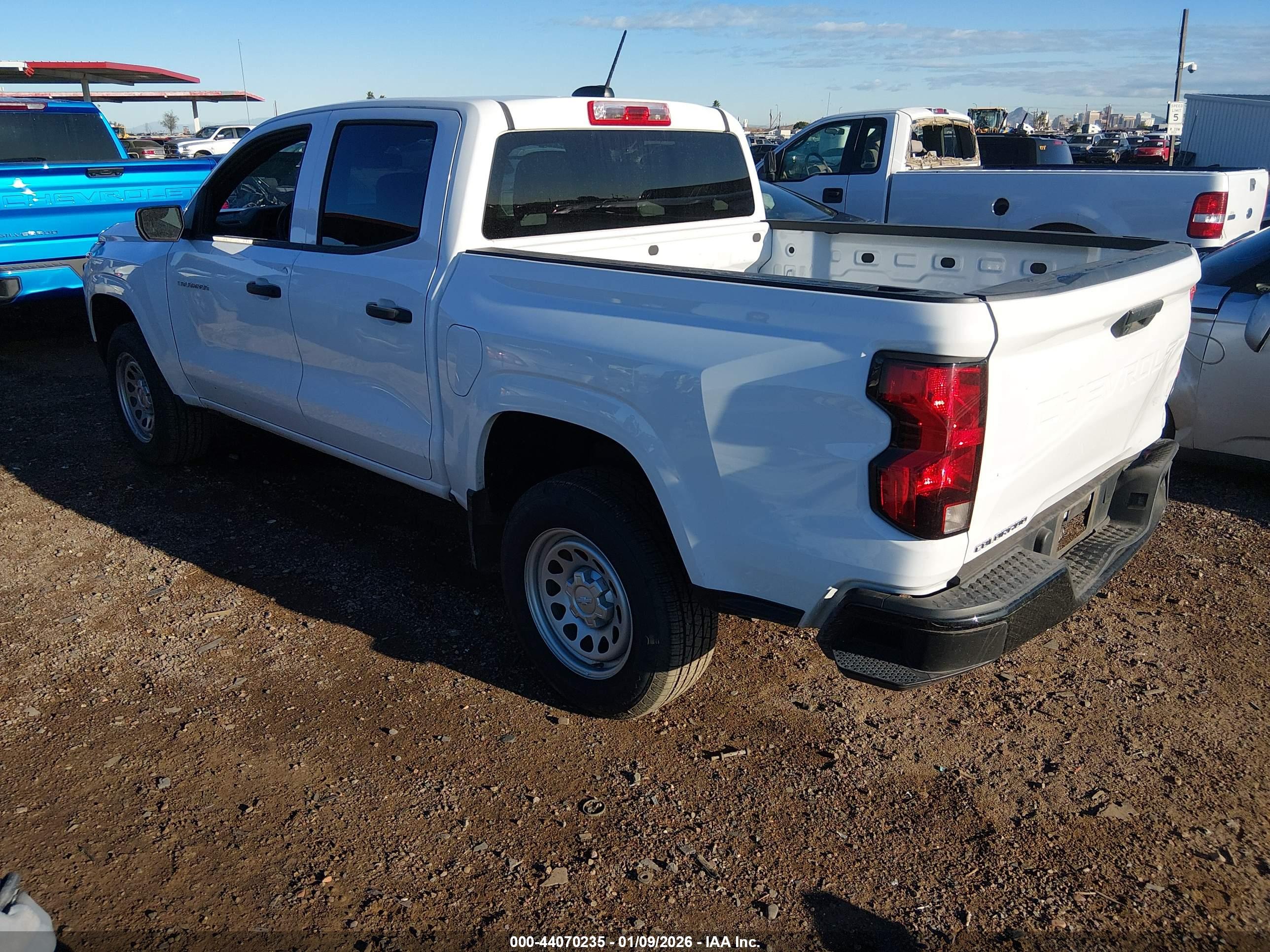 CHEVROLET COLORADO image 3
