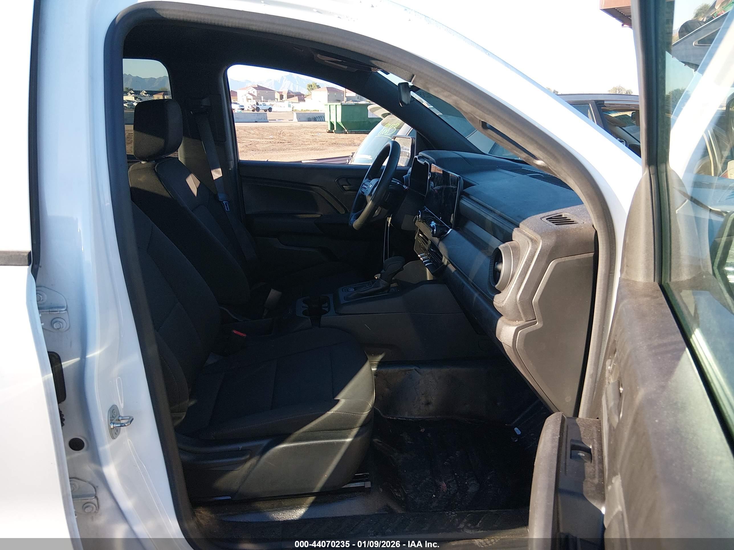 CHEVROLET COLORADO image 5