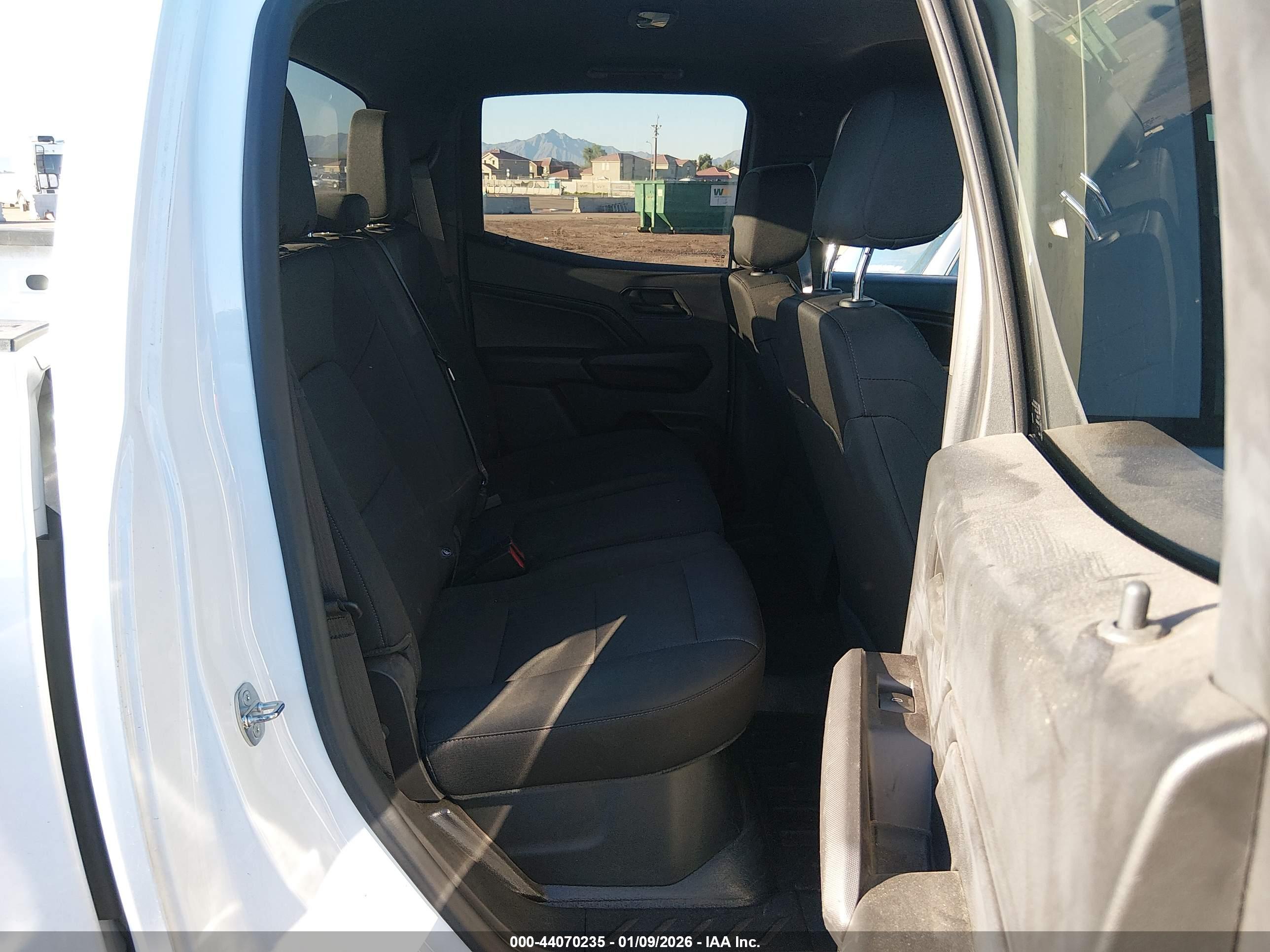 CHEVROLET COLORADO image 8