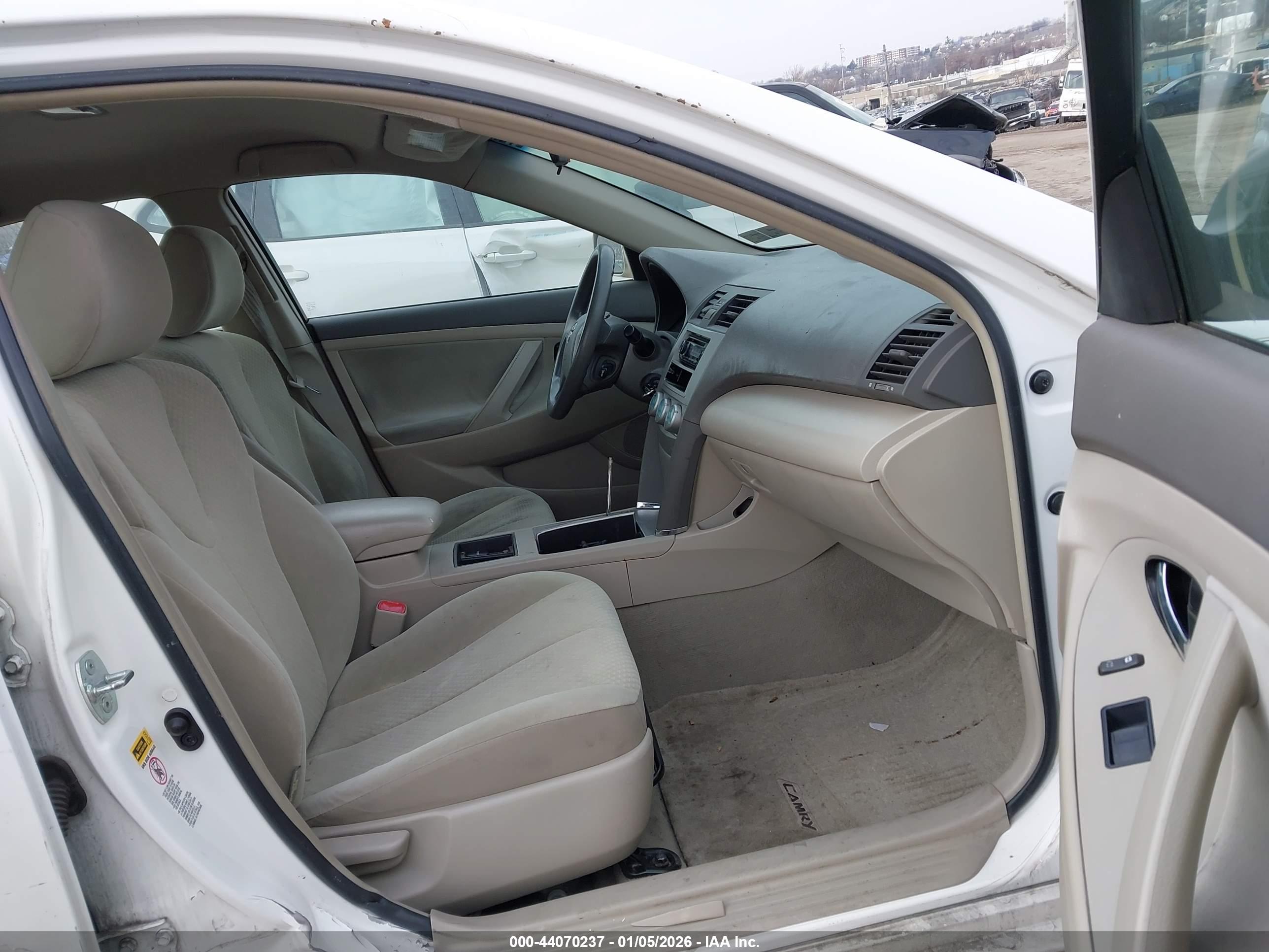 TOYOTA CAMRY image 5
