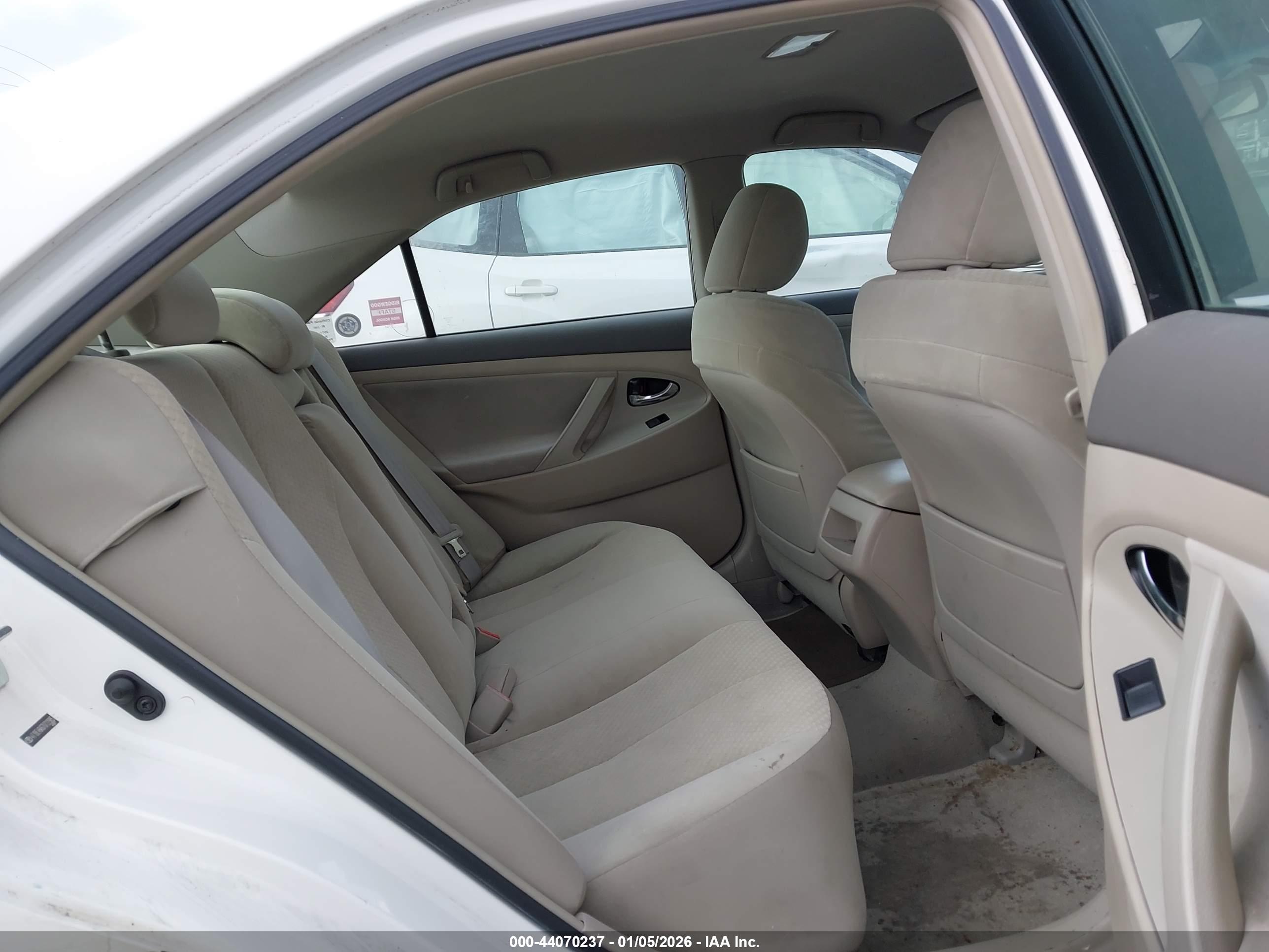 TOYOTA CAMRY image 8