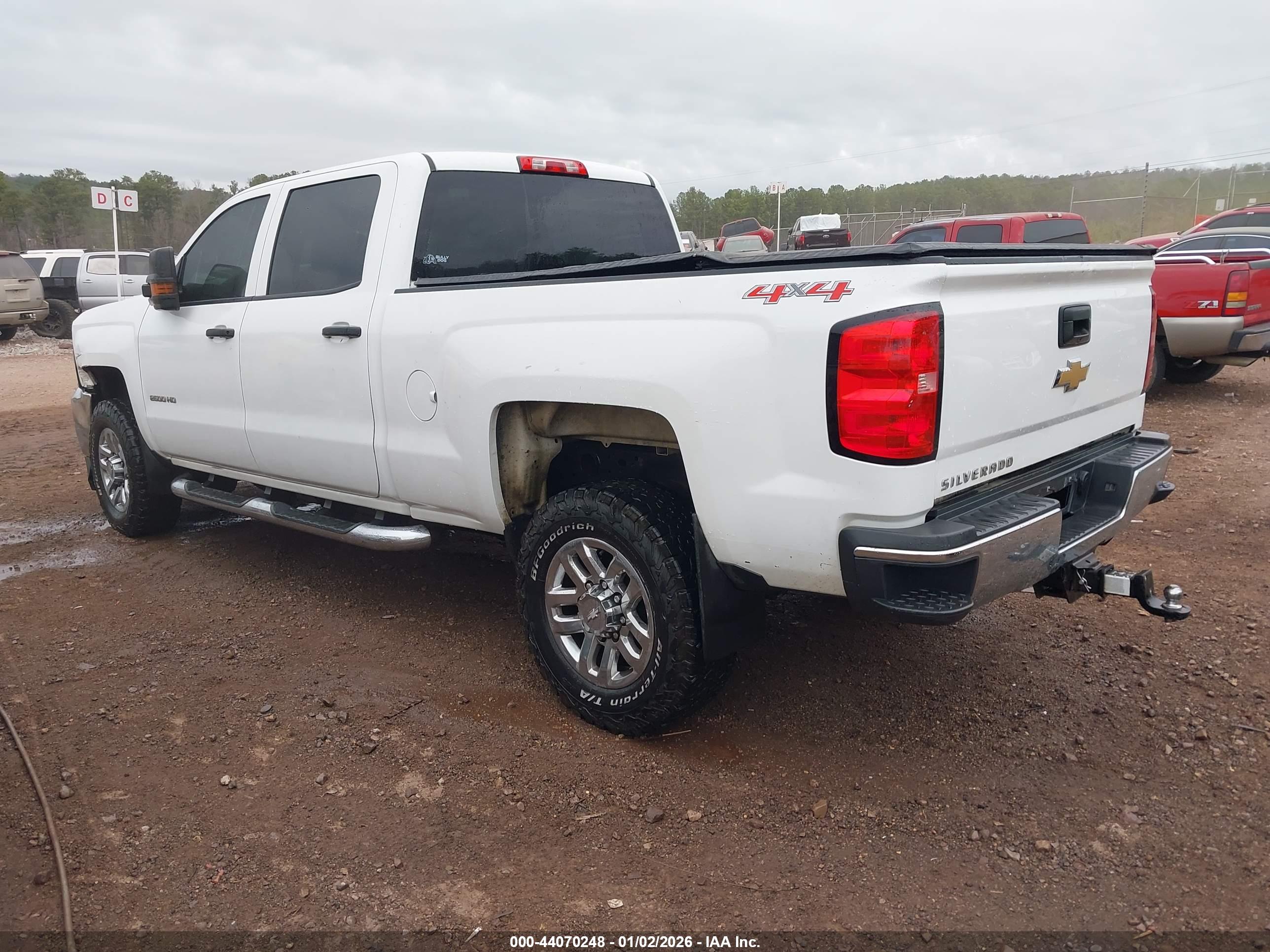 CHEVROLET SILVERADO image 3