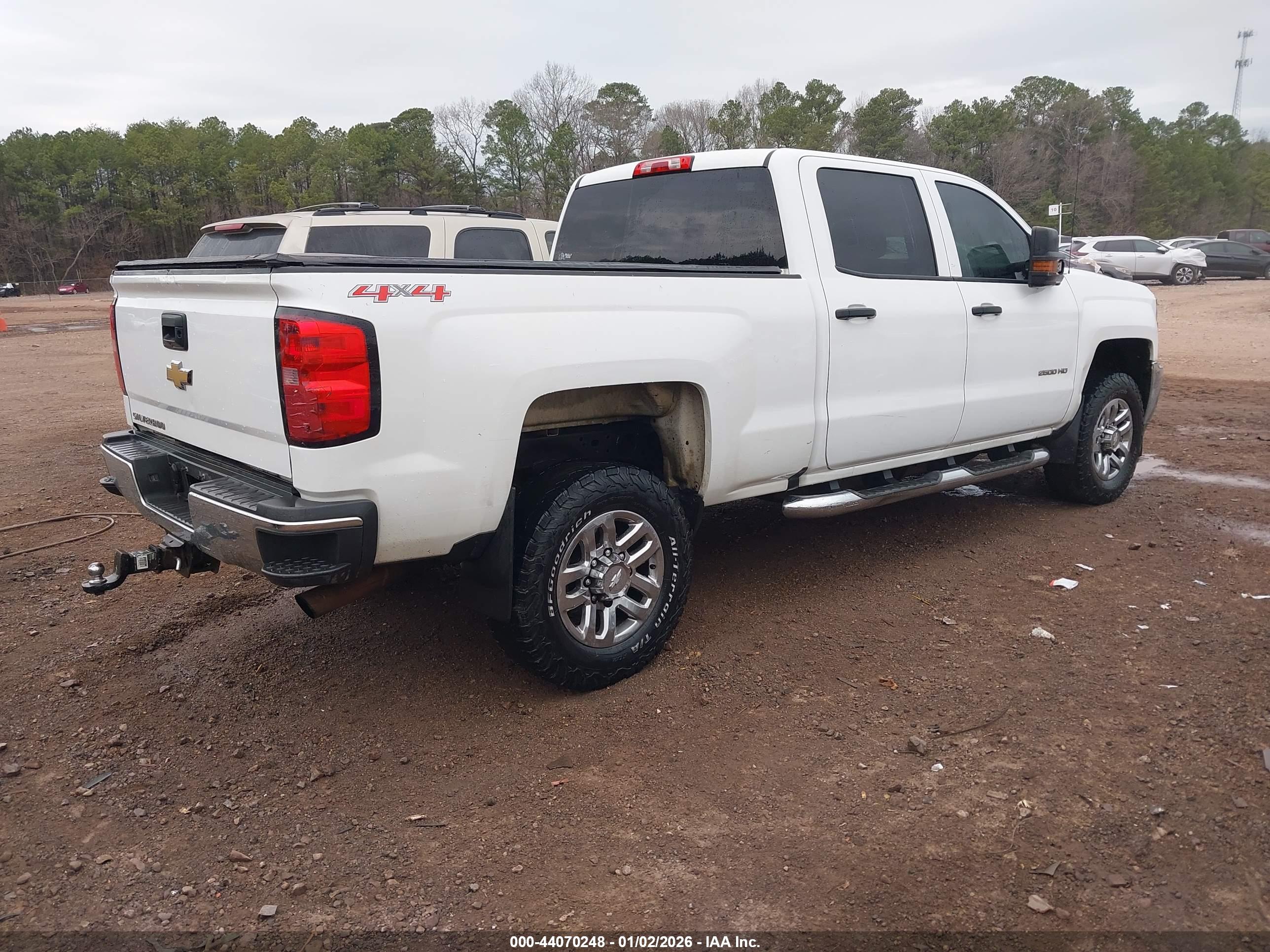 CHEVROLET SILVERADO image 4