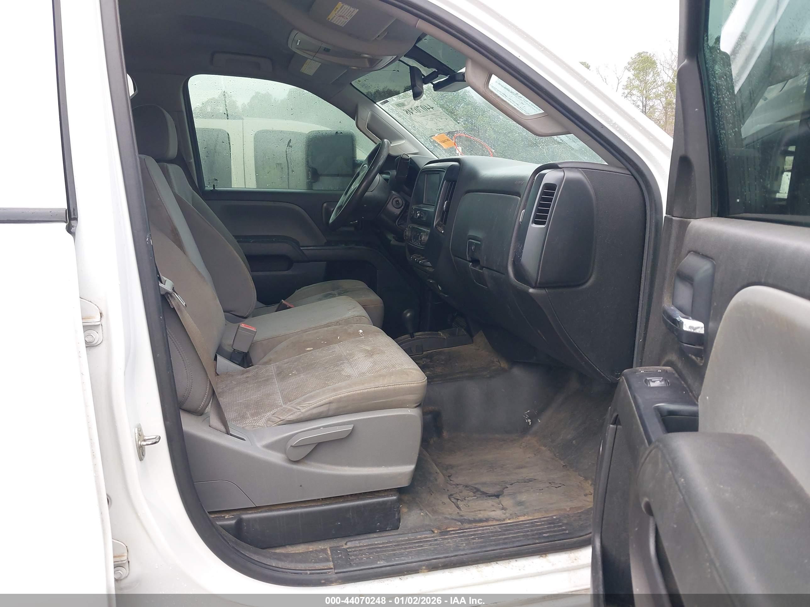 CHEVROLET SILVERADO image 5