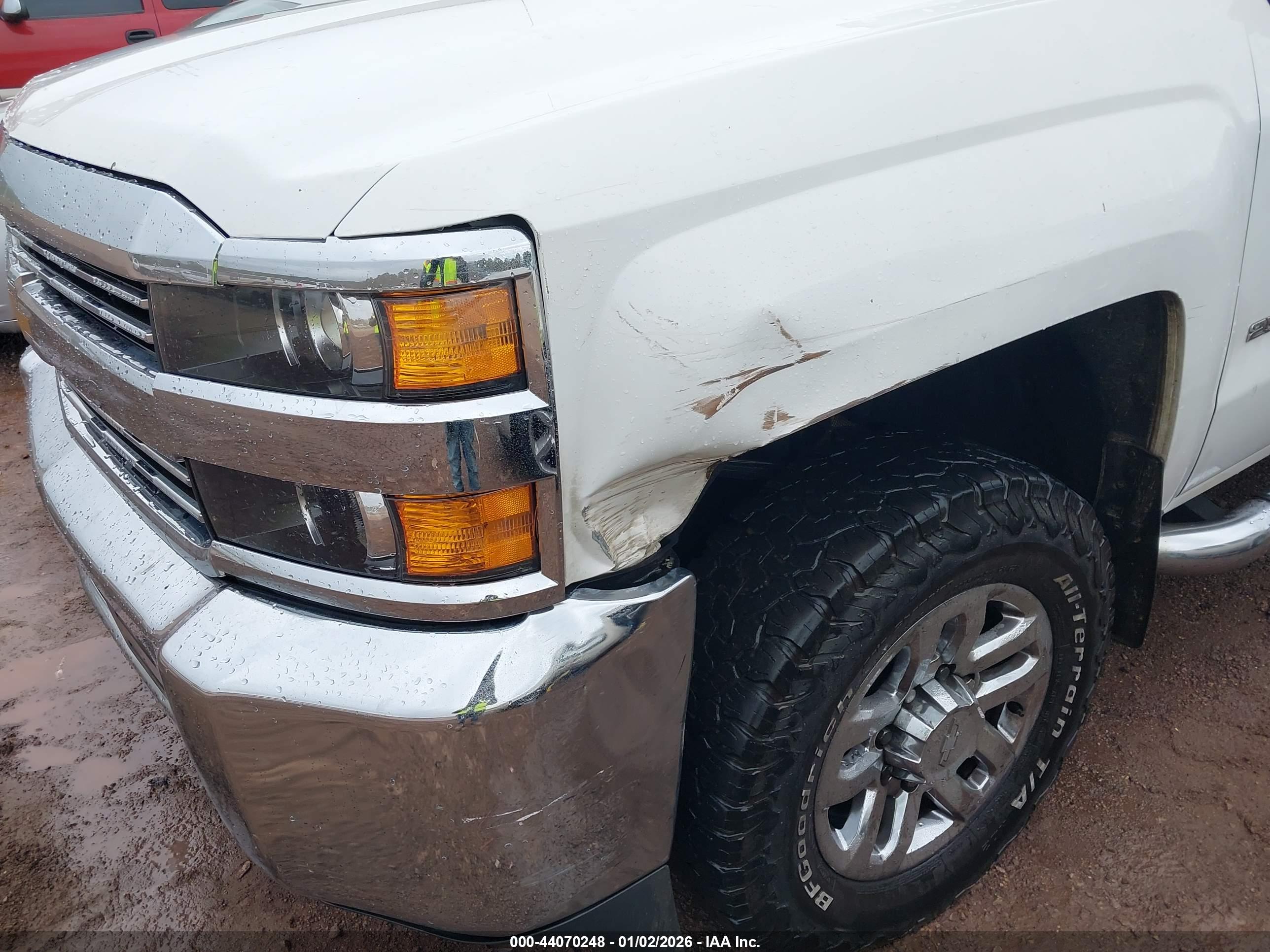 CHEVROLET SILVERADO image 6