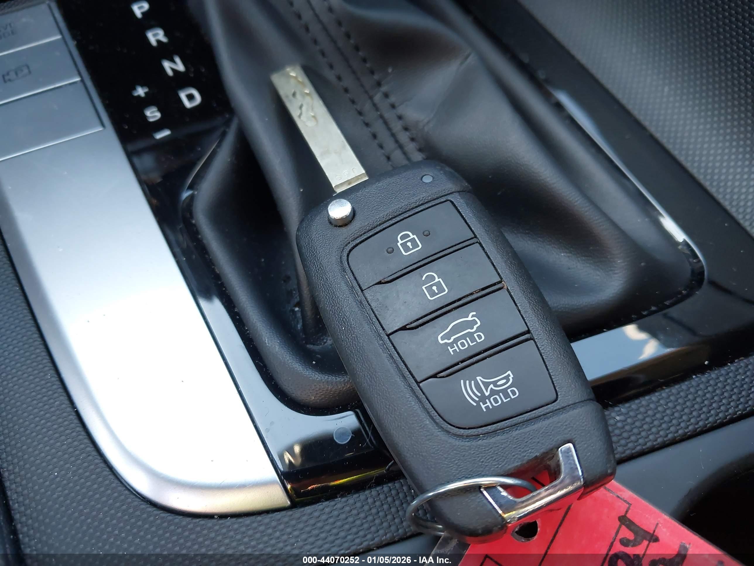 HYUNDAI ELANTRA image 11