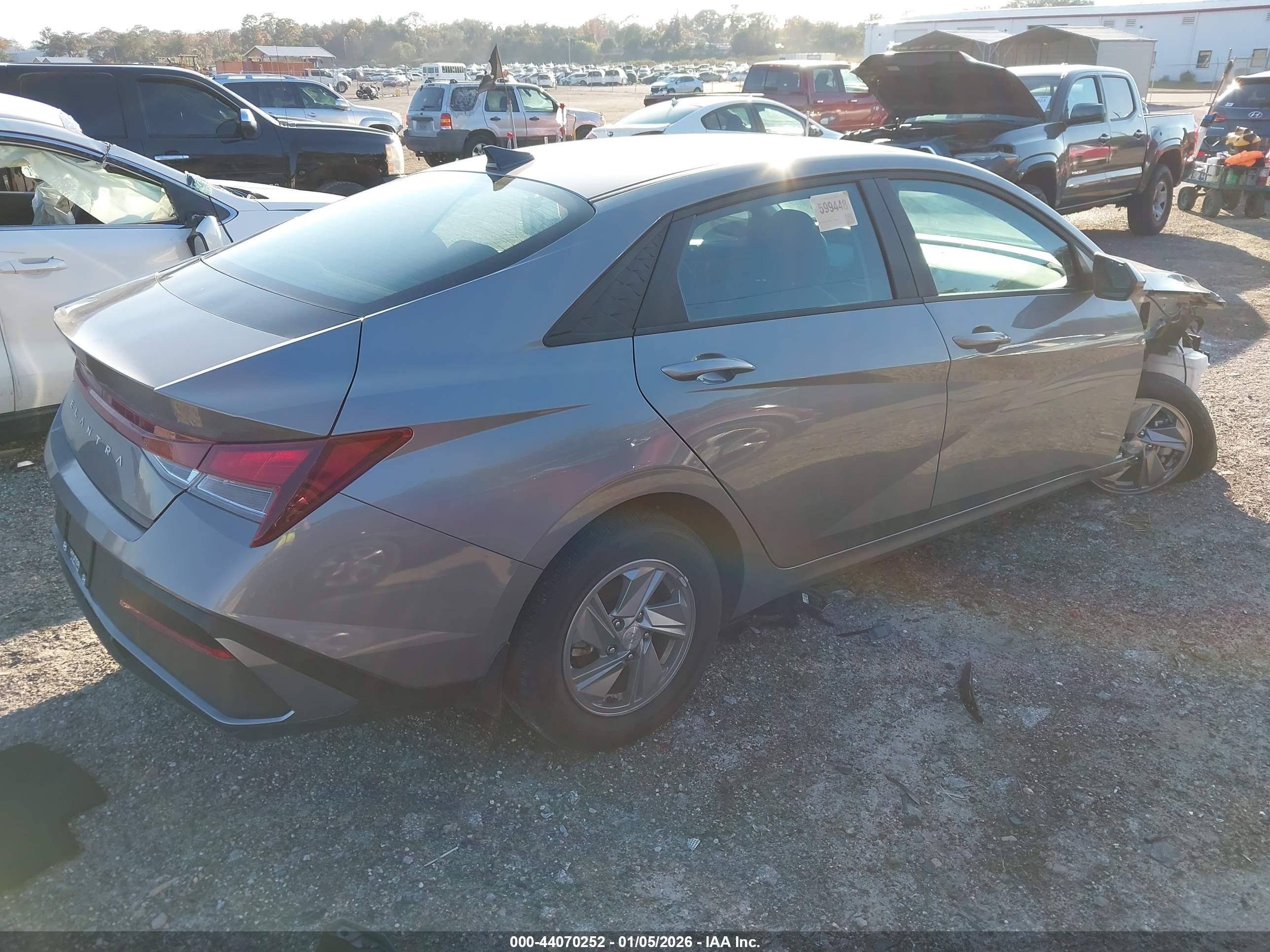 HYUNDAI ELANTRA image 4