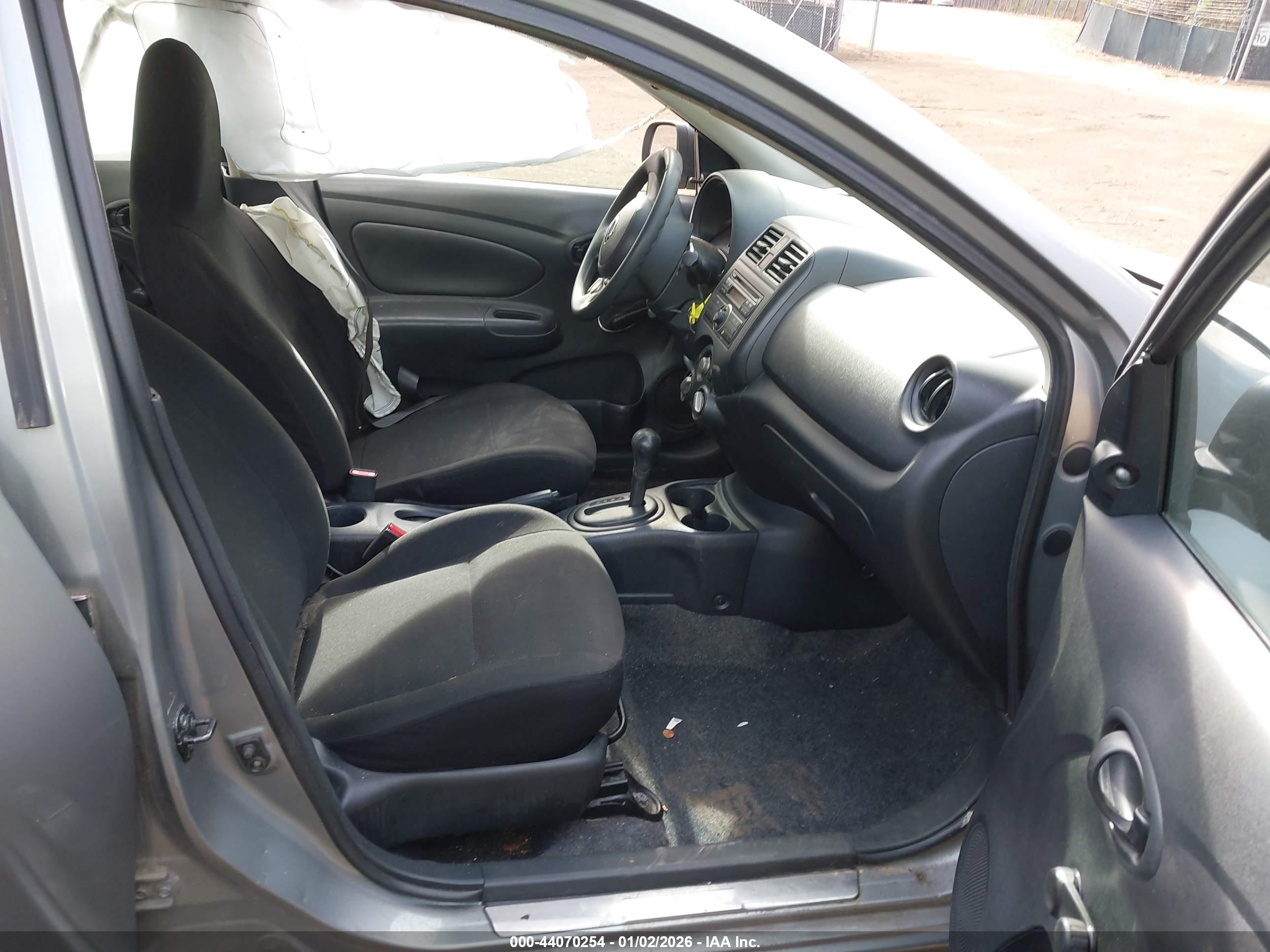 NISSAN VERSA image 5