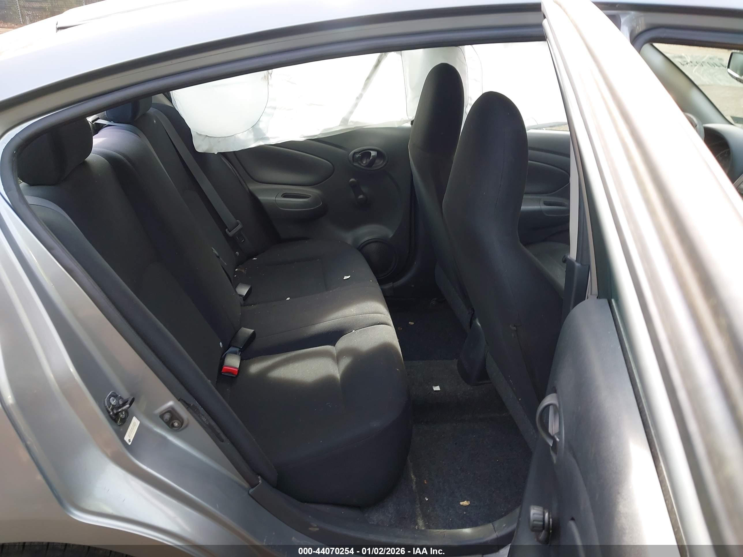 NISSAN VERSA image 8