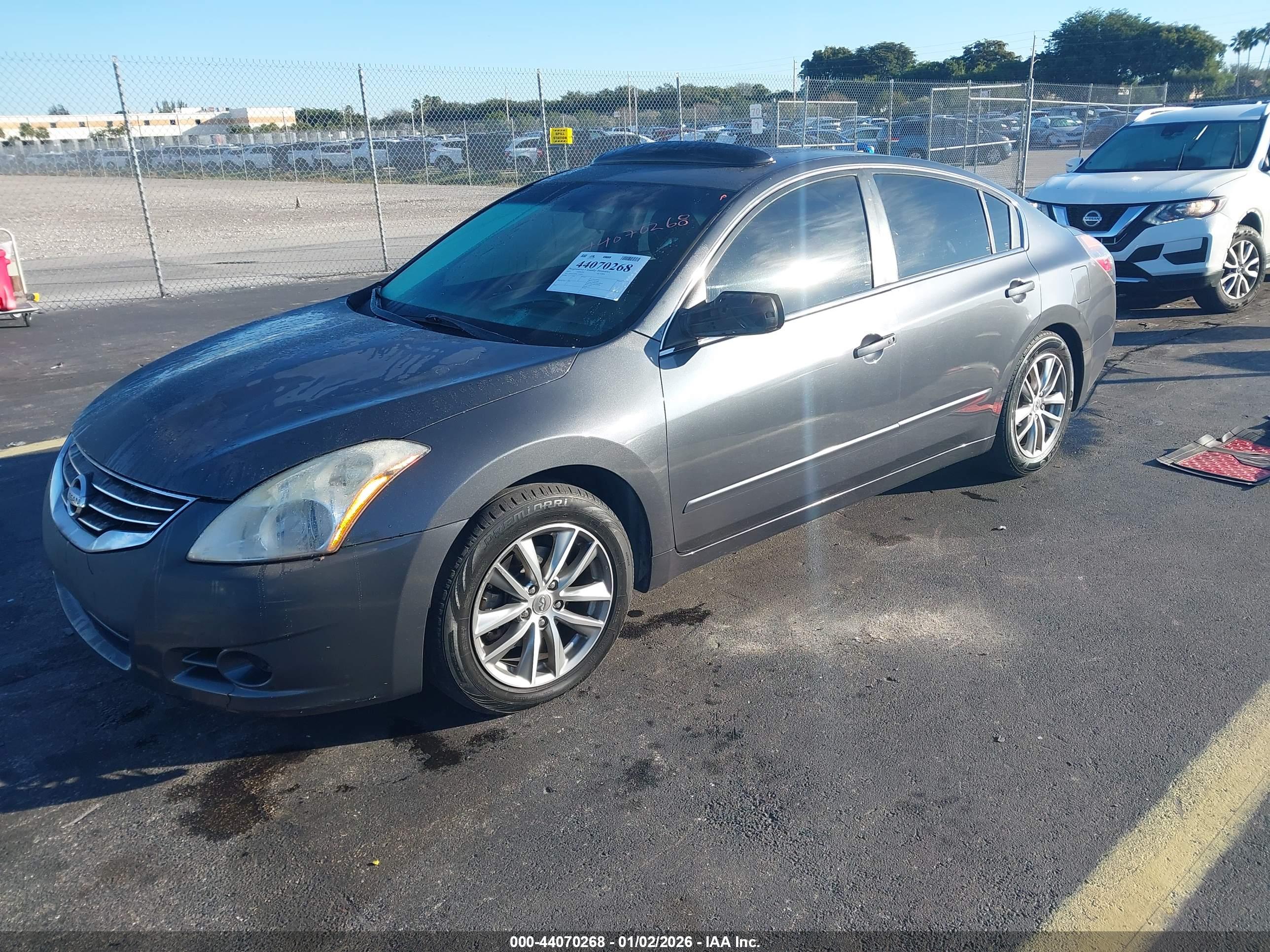 NISSAN ALTIMA image 2