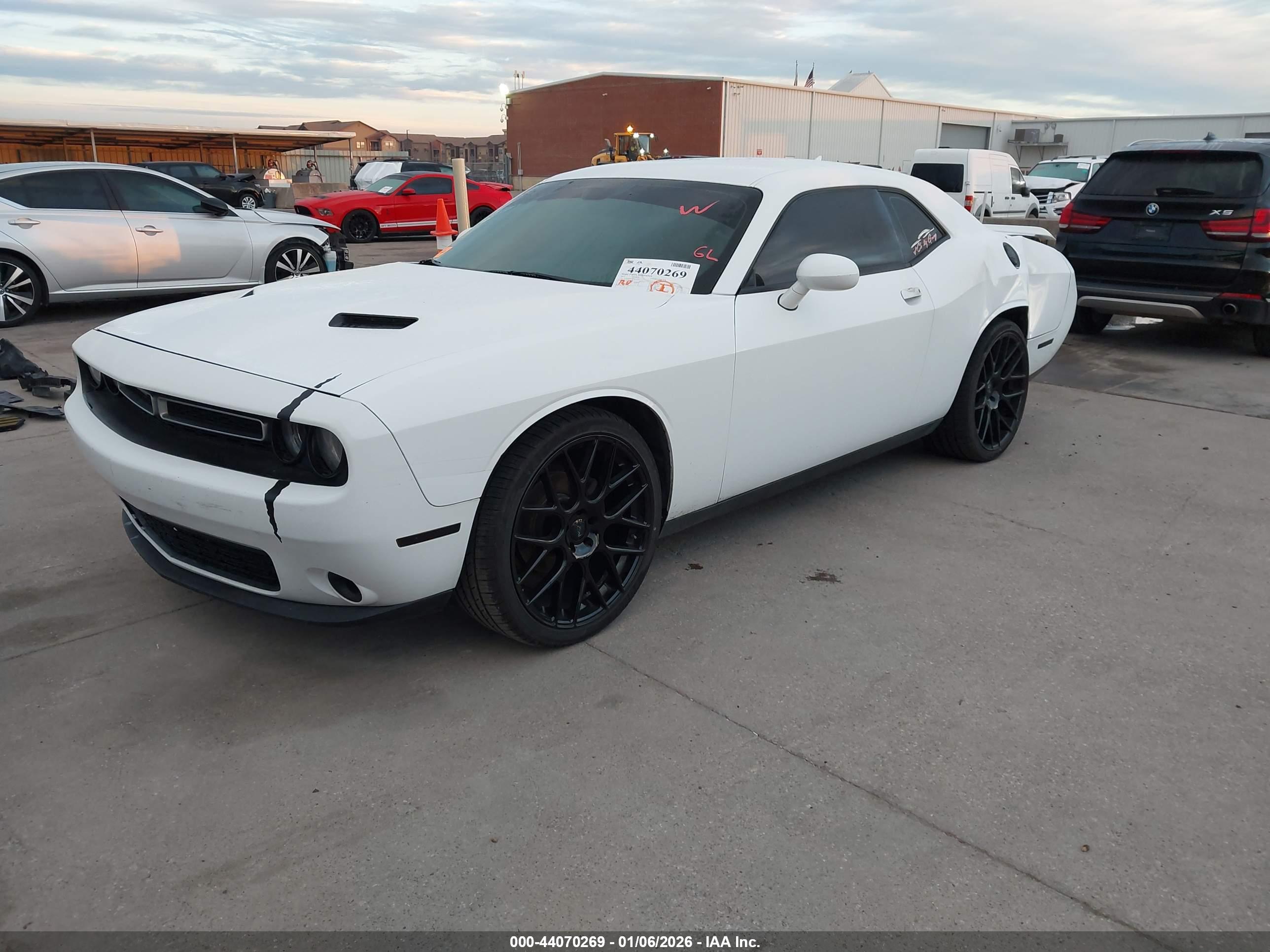 DODGE CHALLENGER image 2