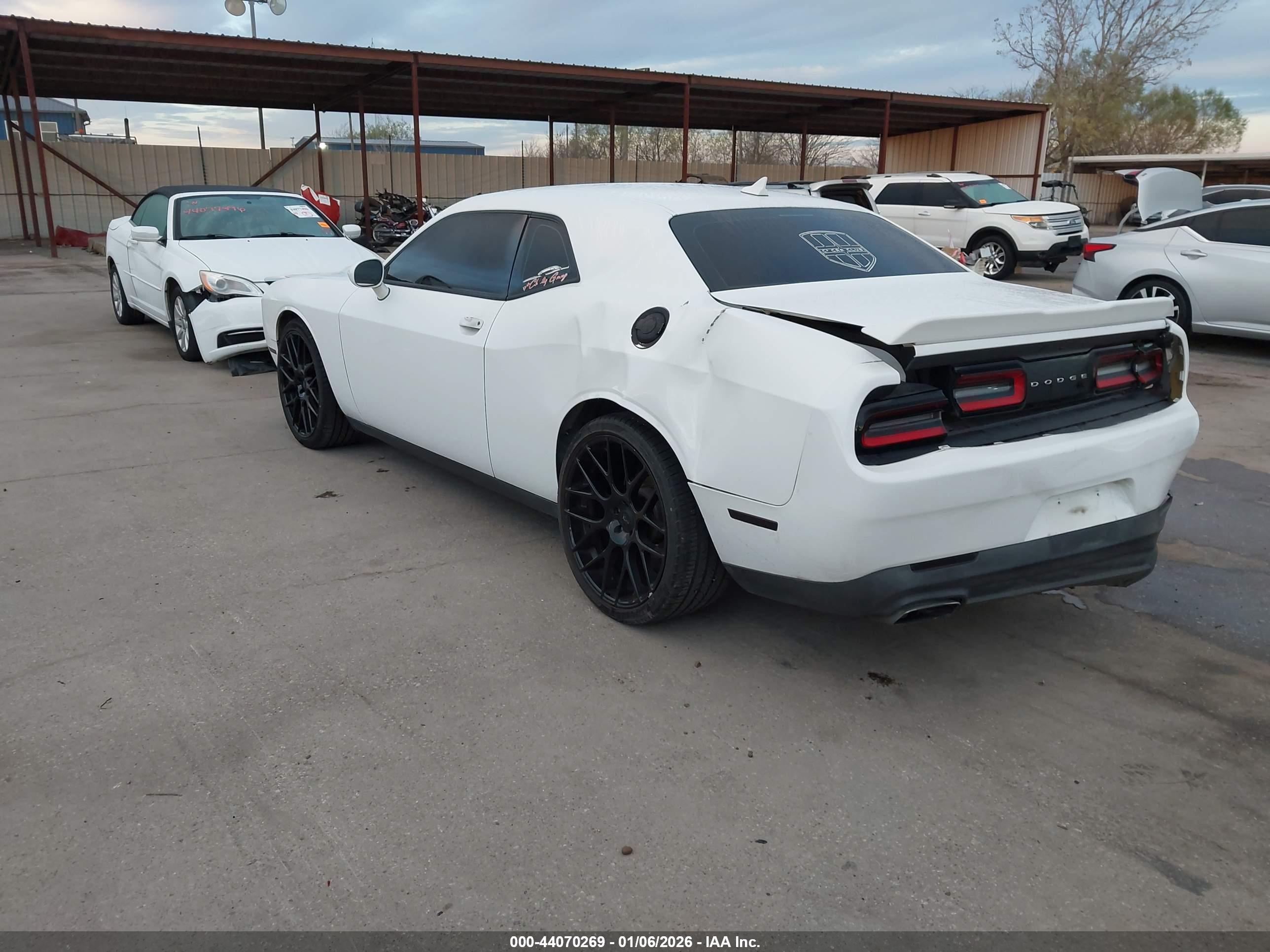 DODGE CHALLENGER image 3