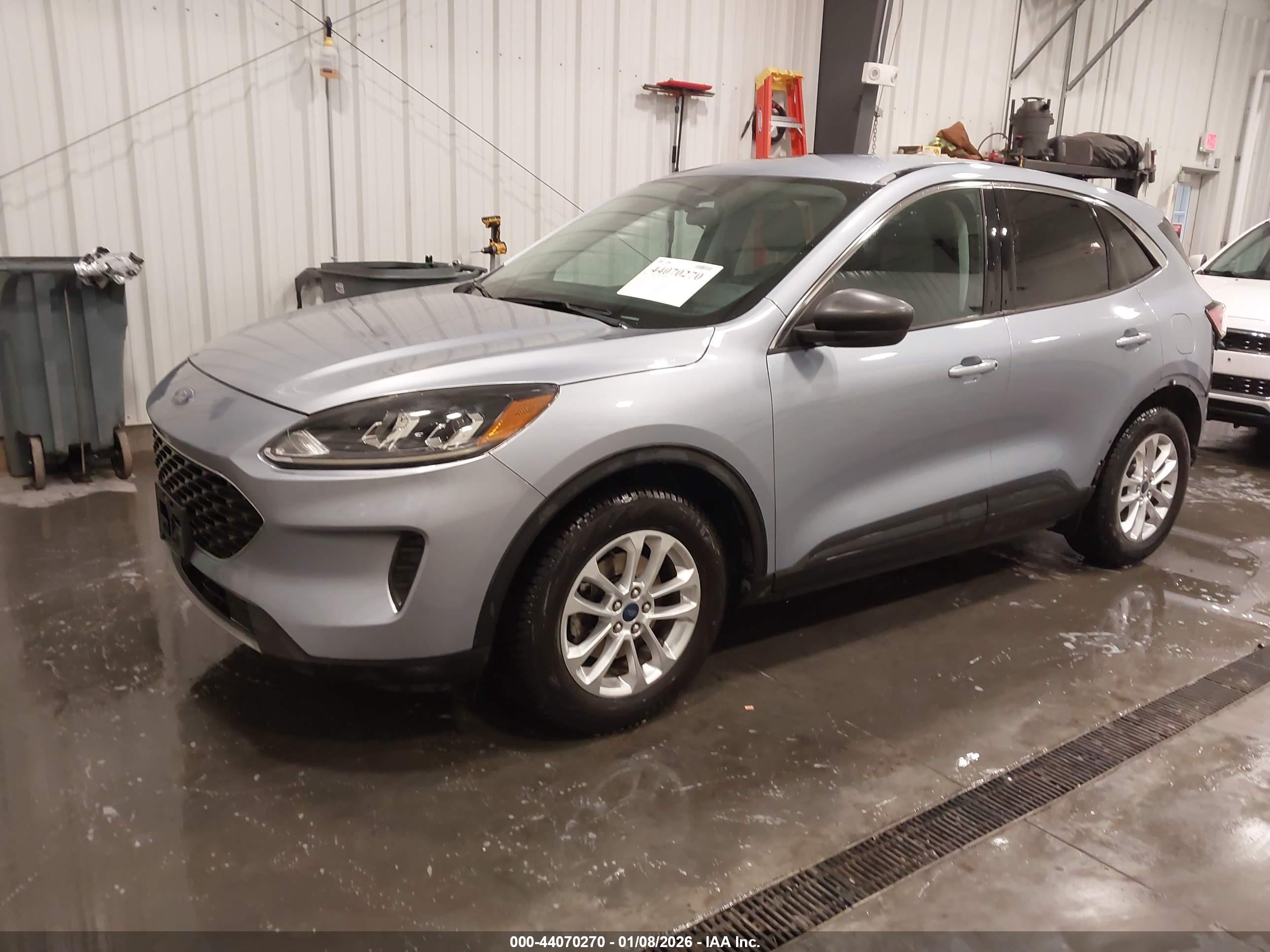 FORD ESCAPE image 2