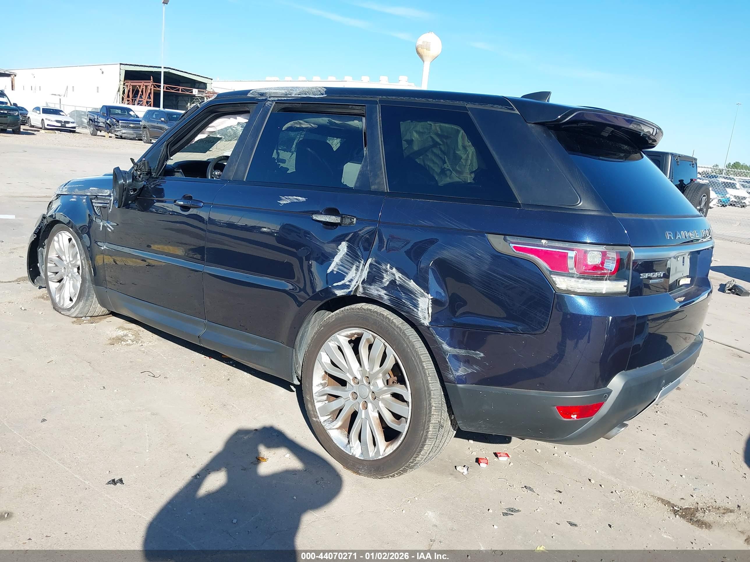 LAND ROVER image 3