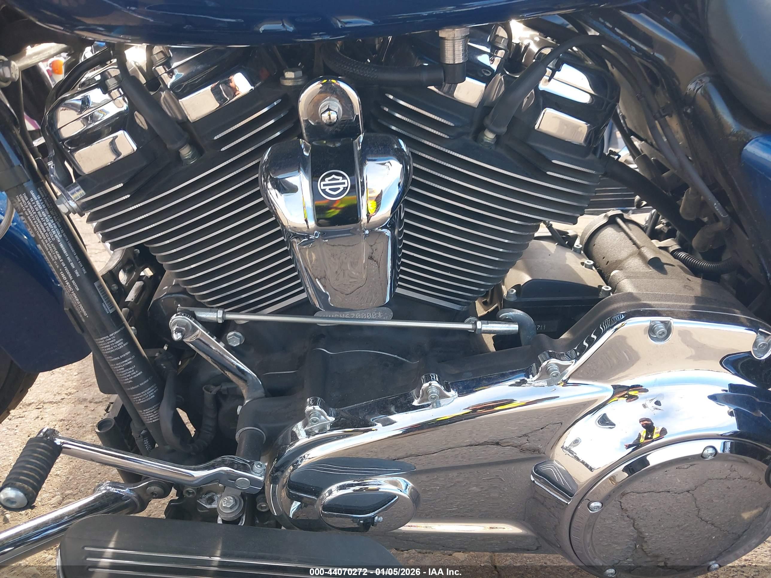 HARLEY-DAVIDSON FLTRX image 9