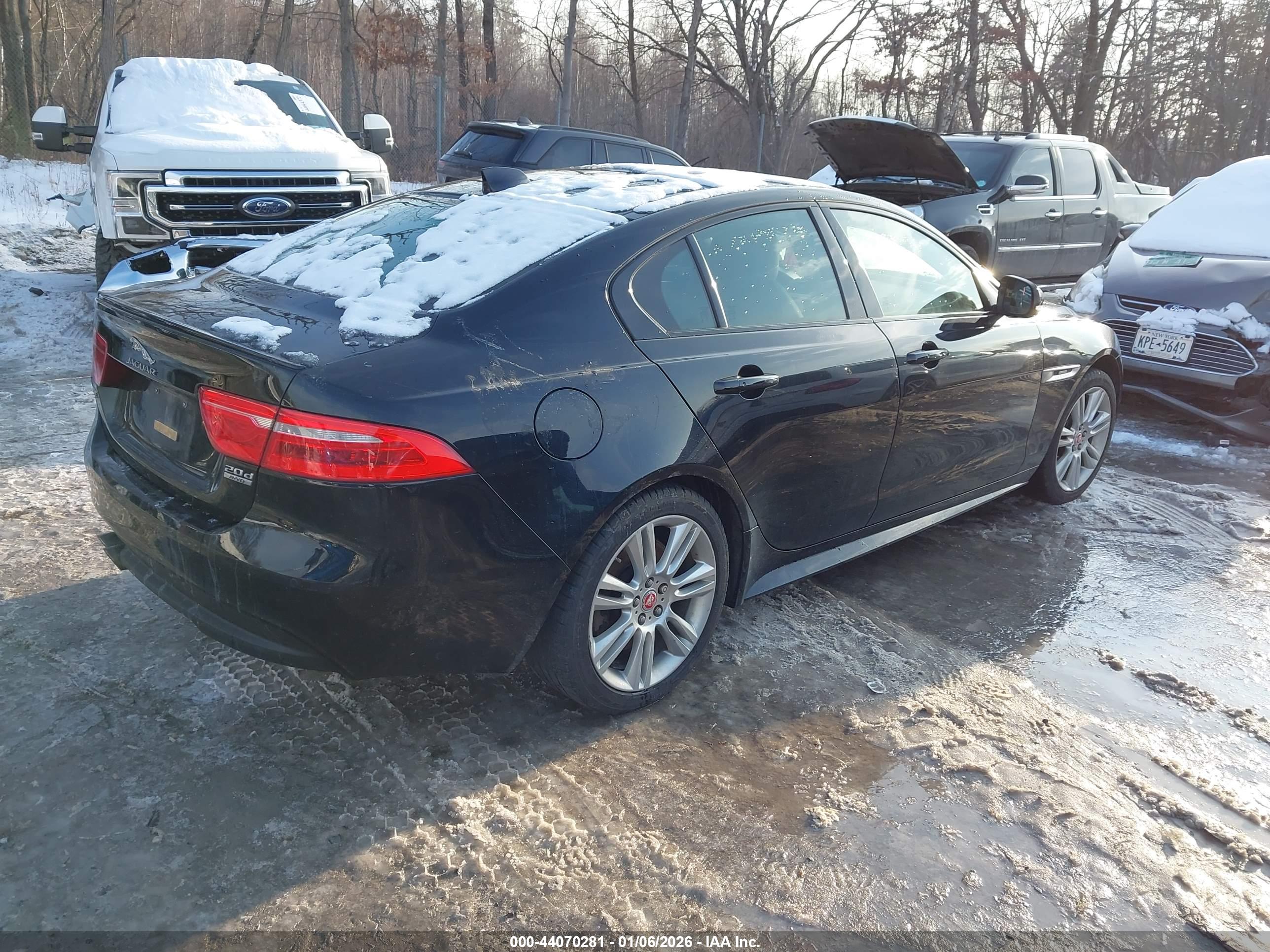 JAGUAR XE image 4