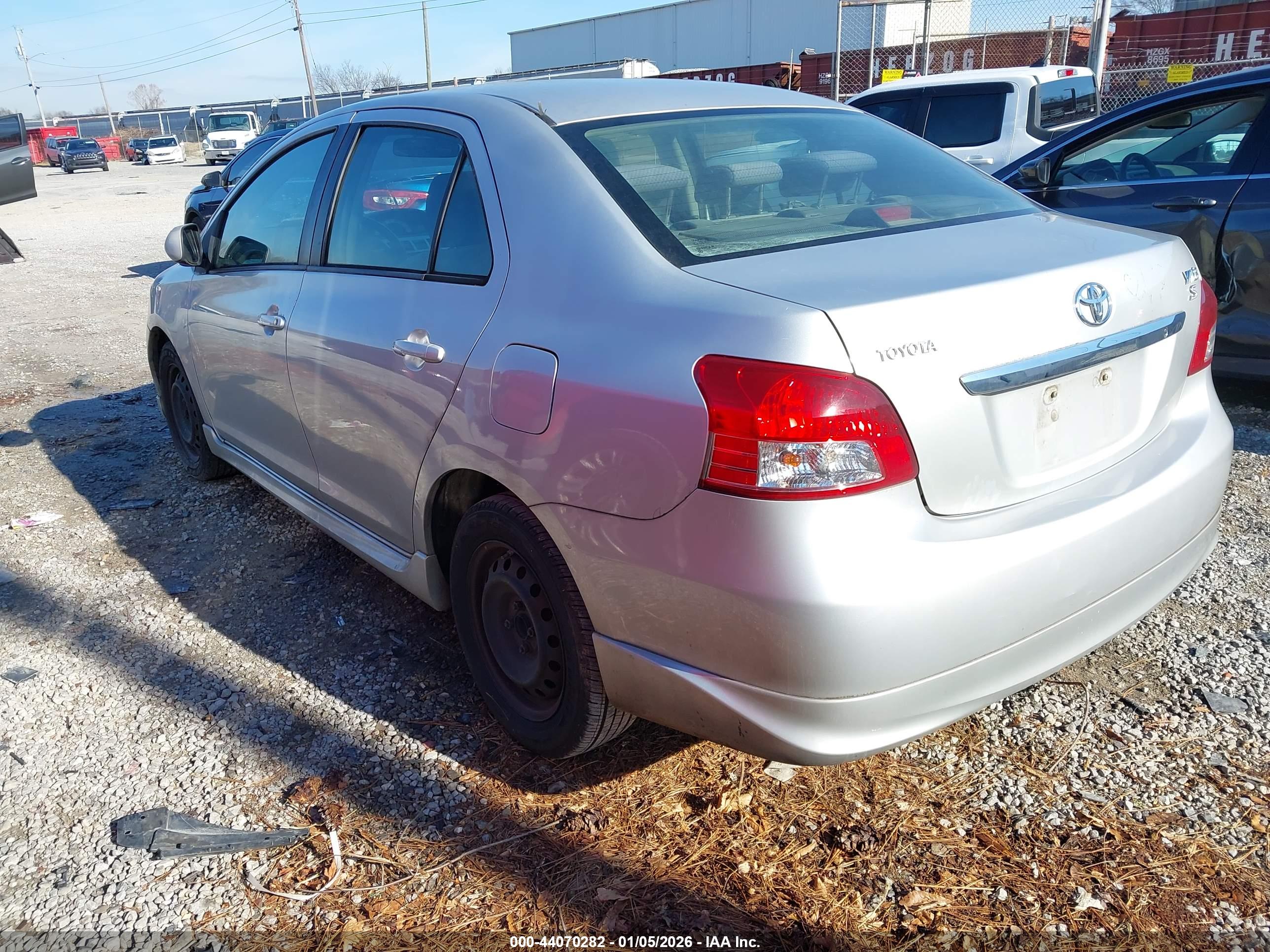 TOYOTA YARIS image 3