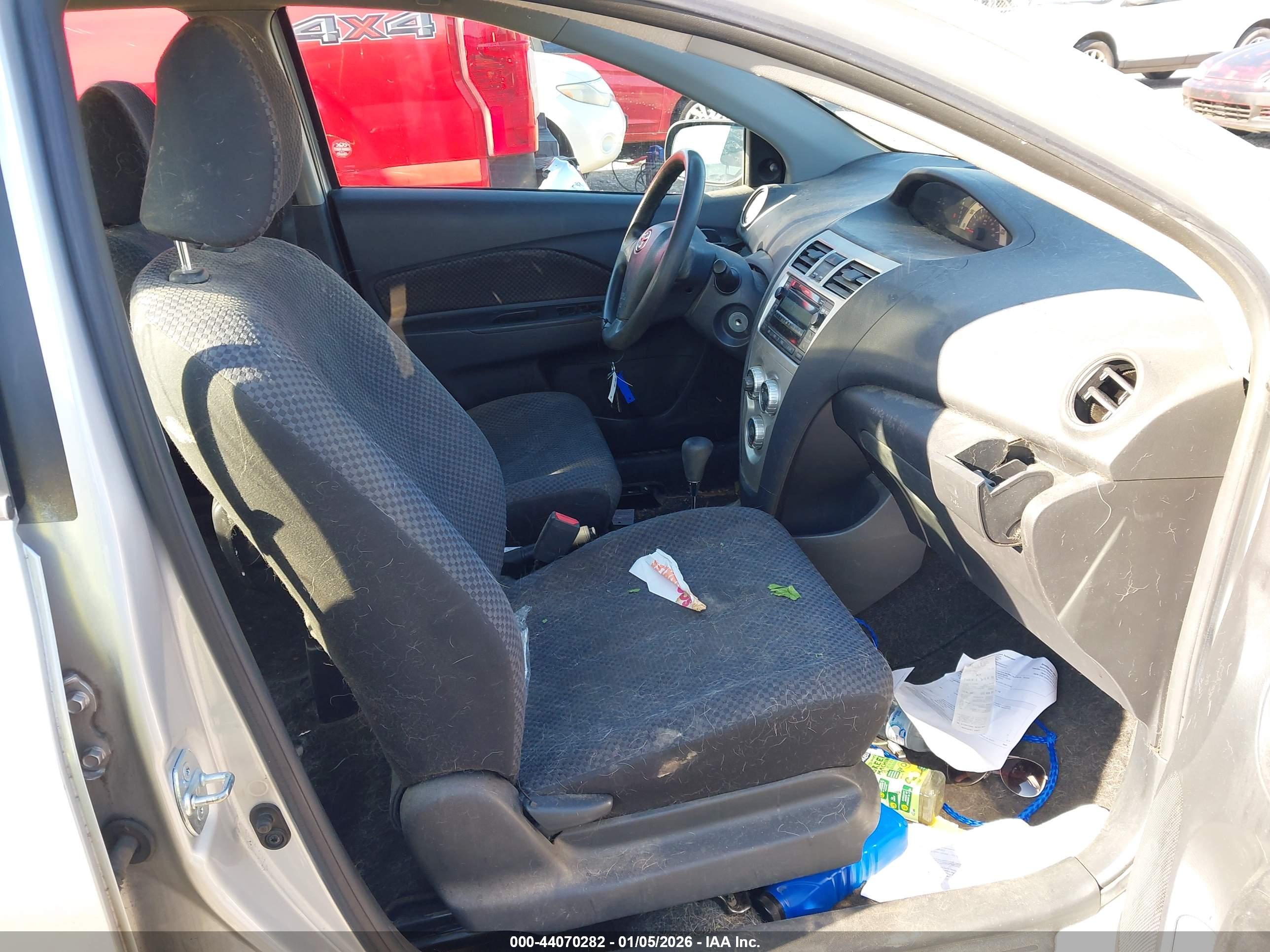TOYOTA YARIS image 5