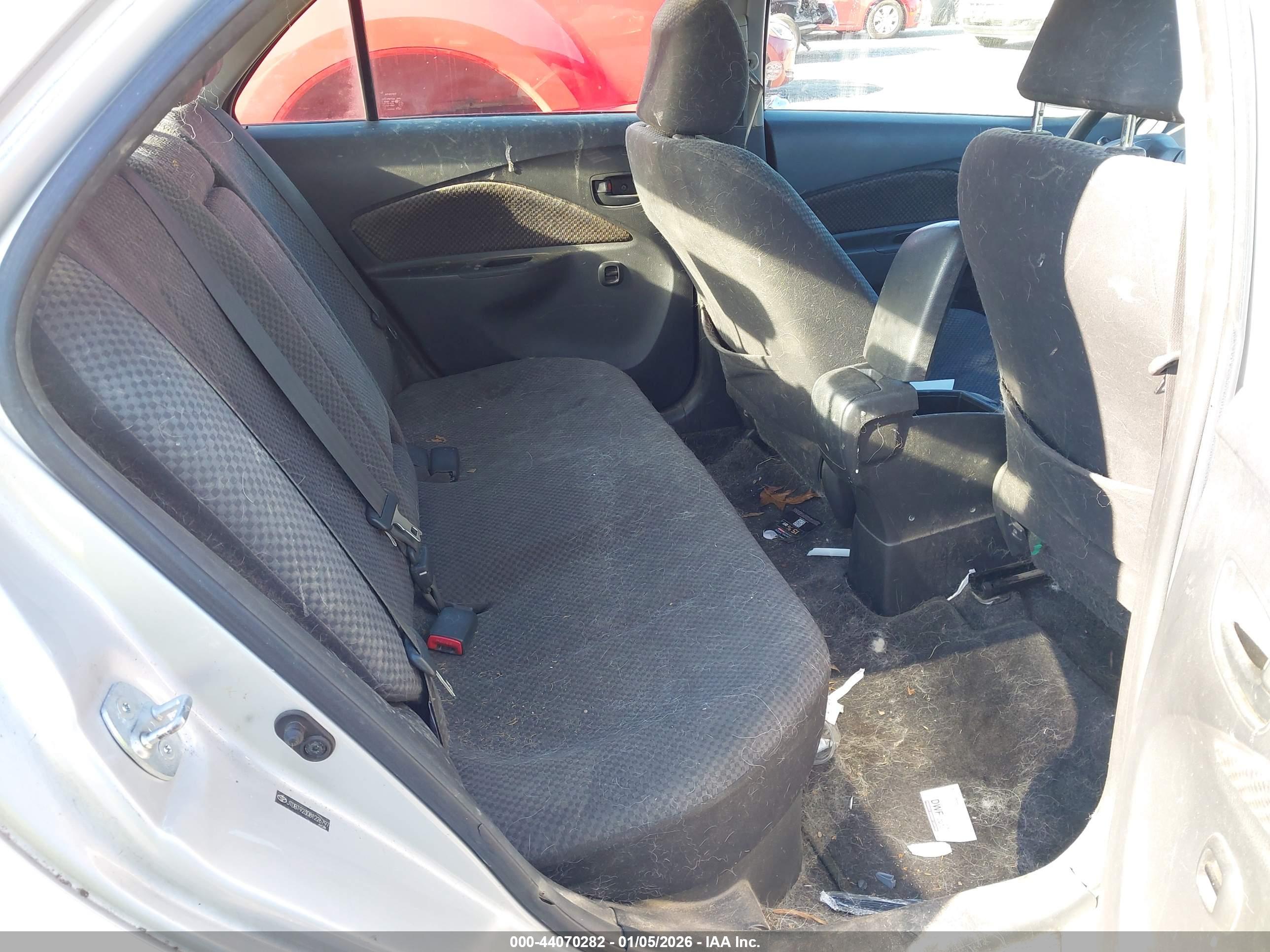 TOYOTA YARIS image 8