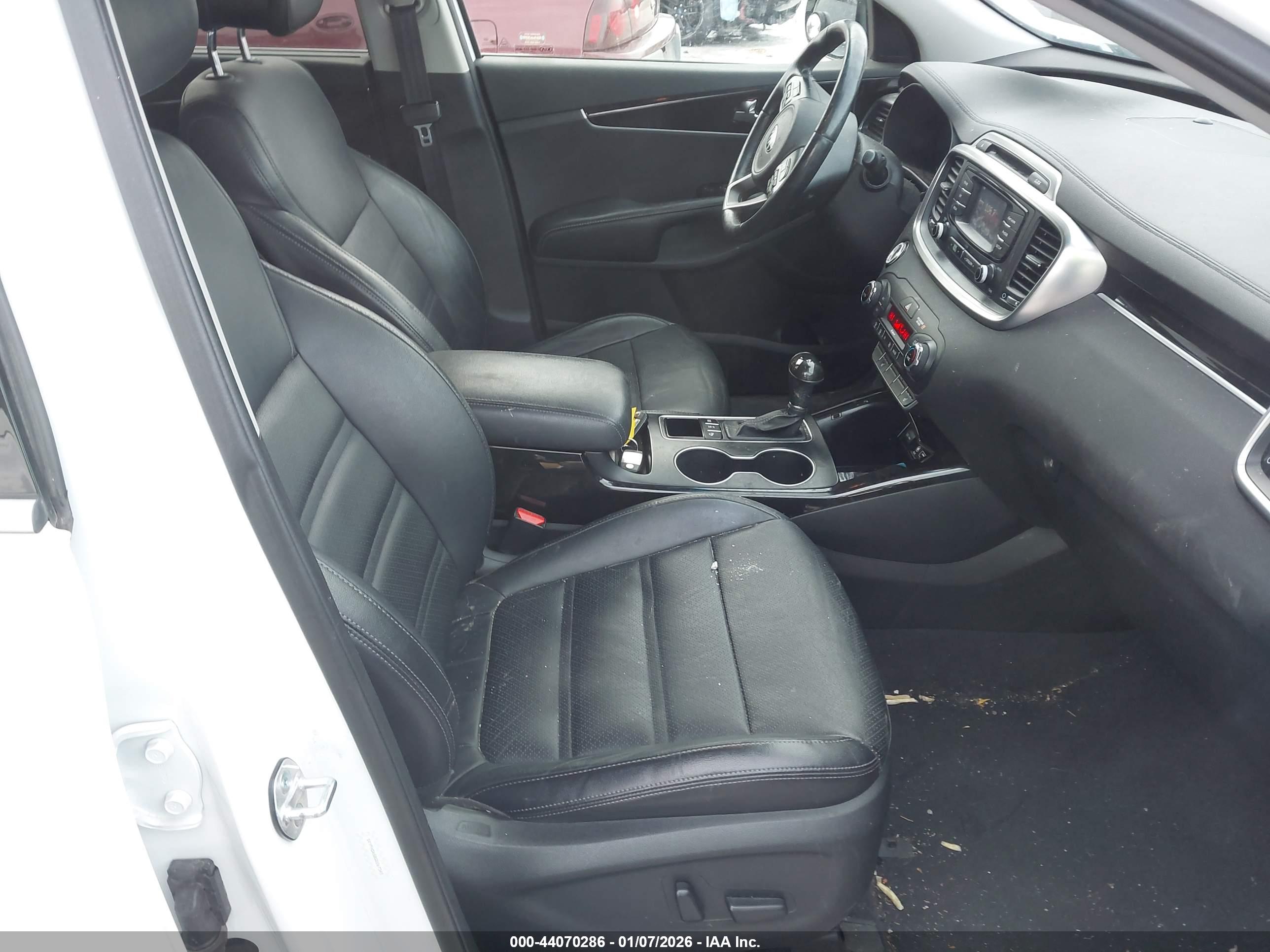 KIA SORENTO image 5