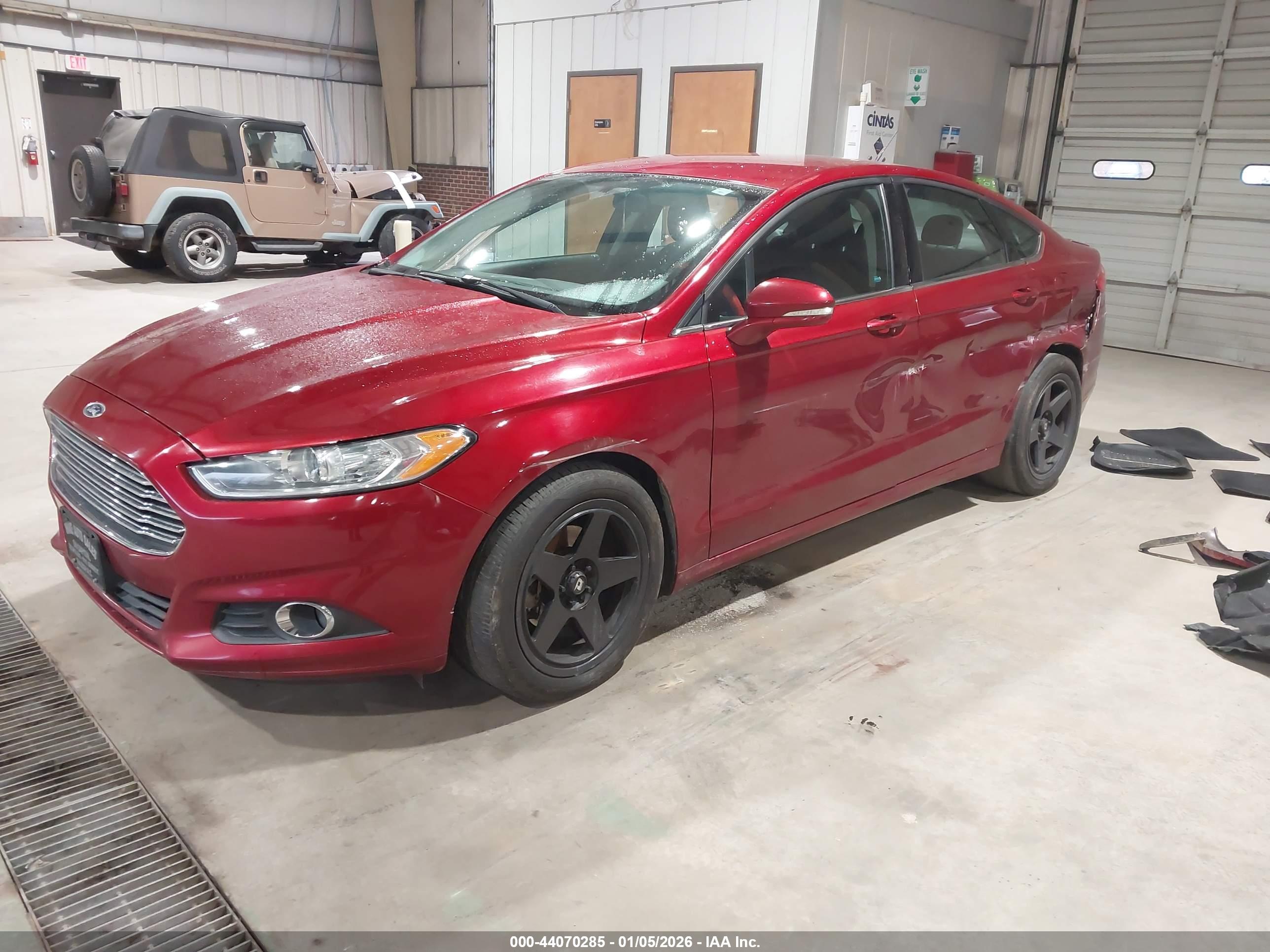 FORD FUSION image 2