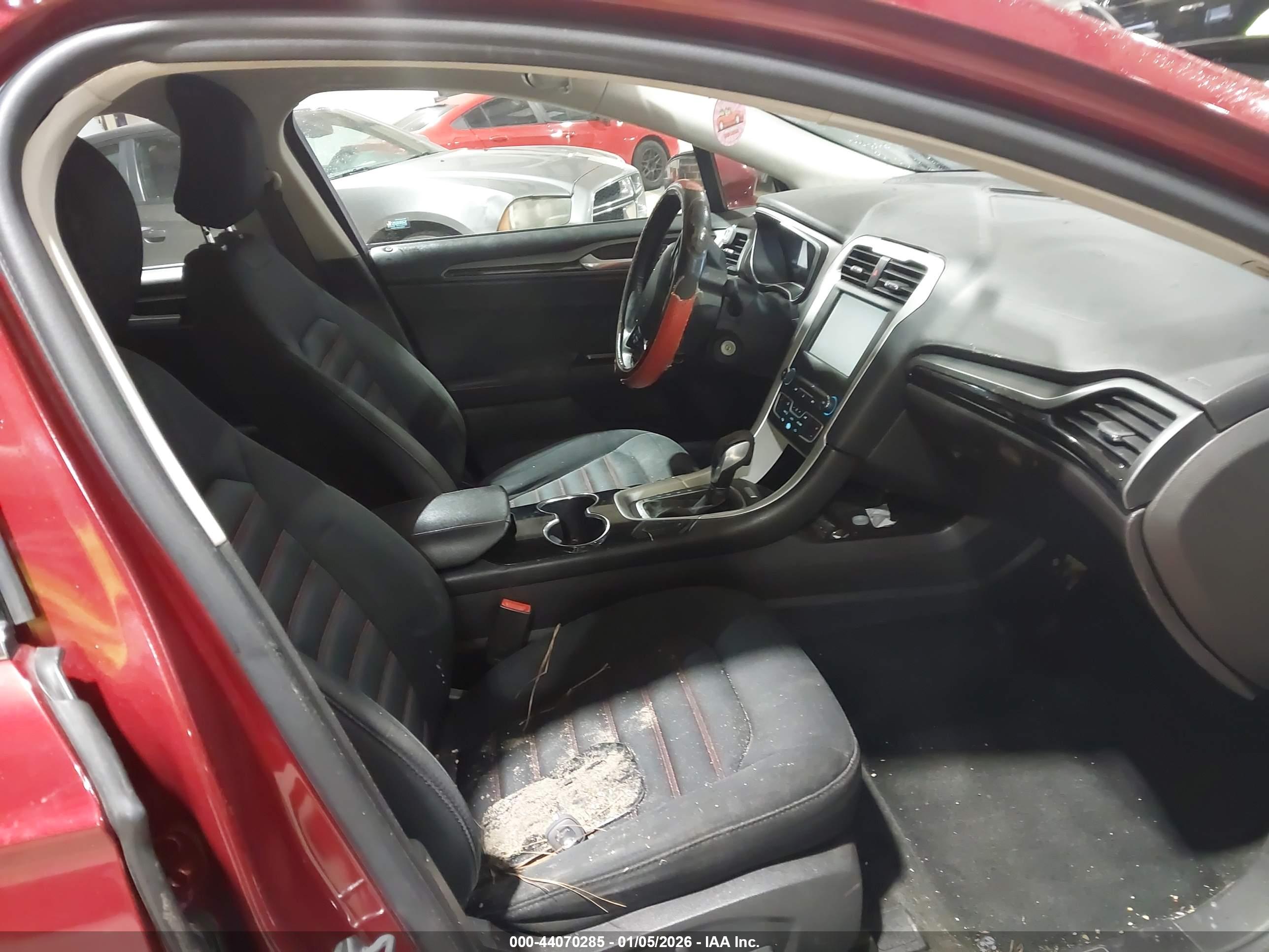 FORD FUSION image 5