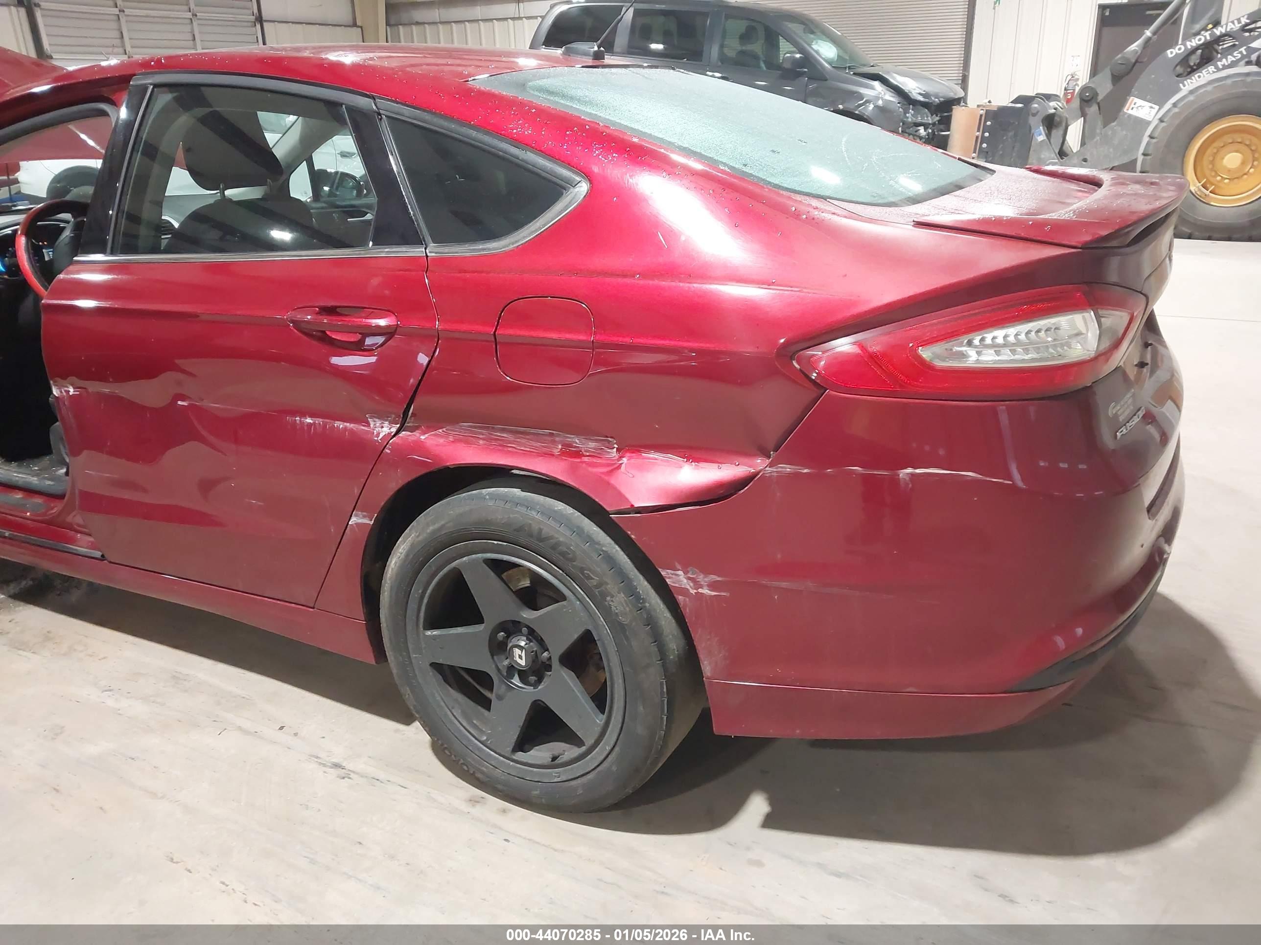 FORD FUSION image 6