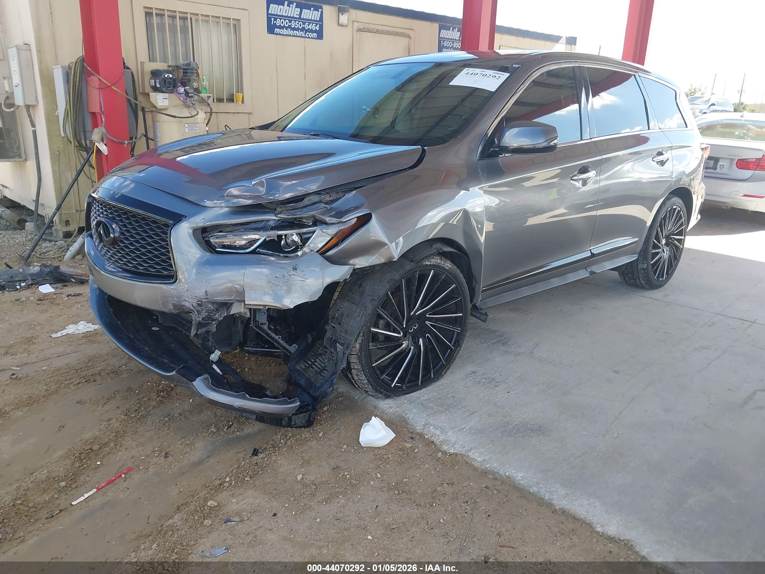 INFINITI QX60 image 2