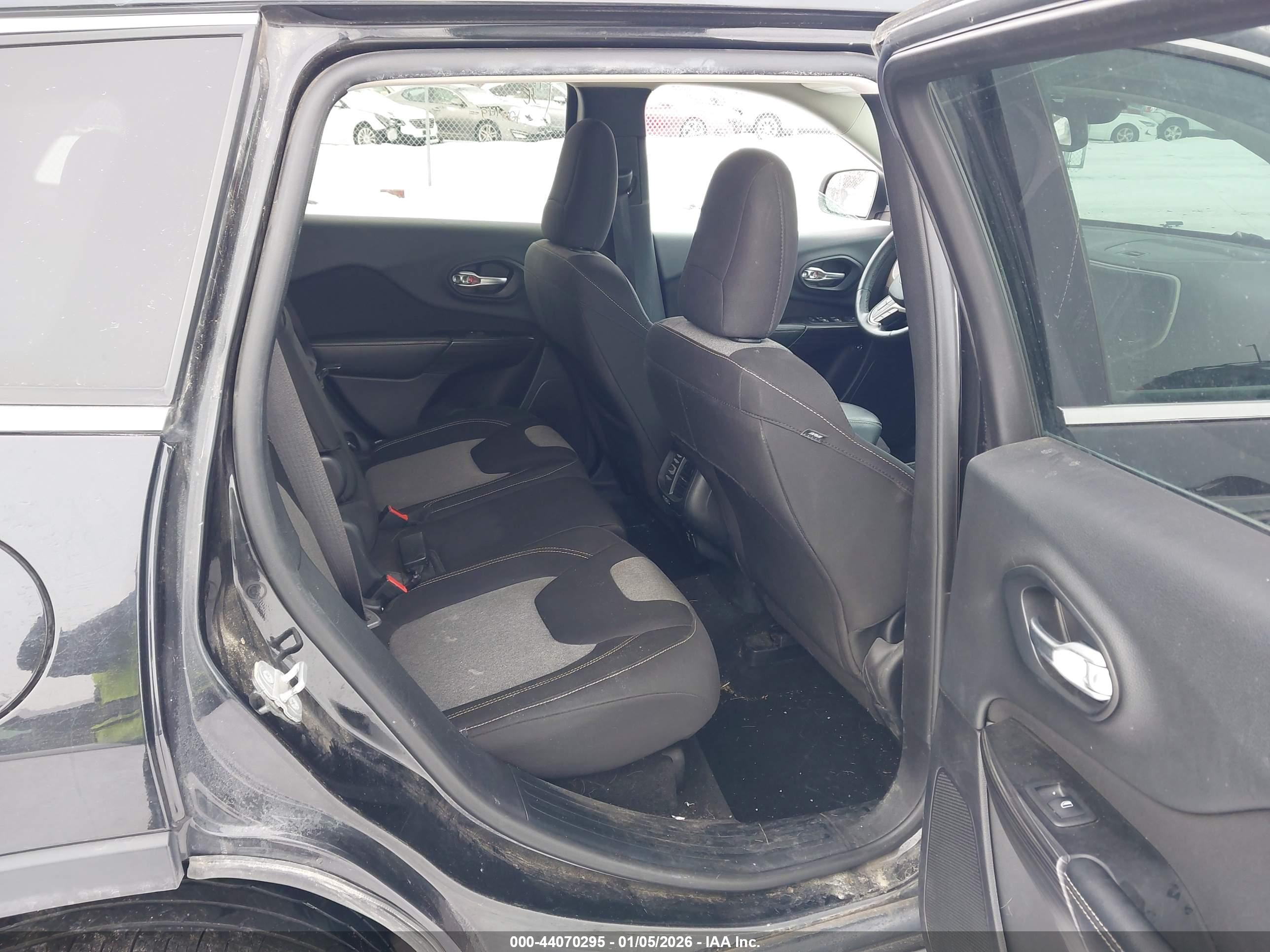 JEEP CHEROKEE image 8