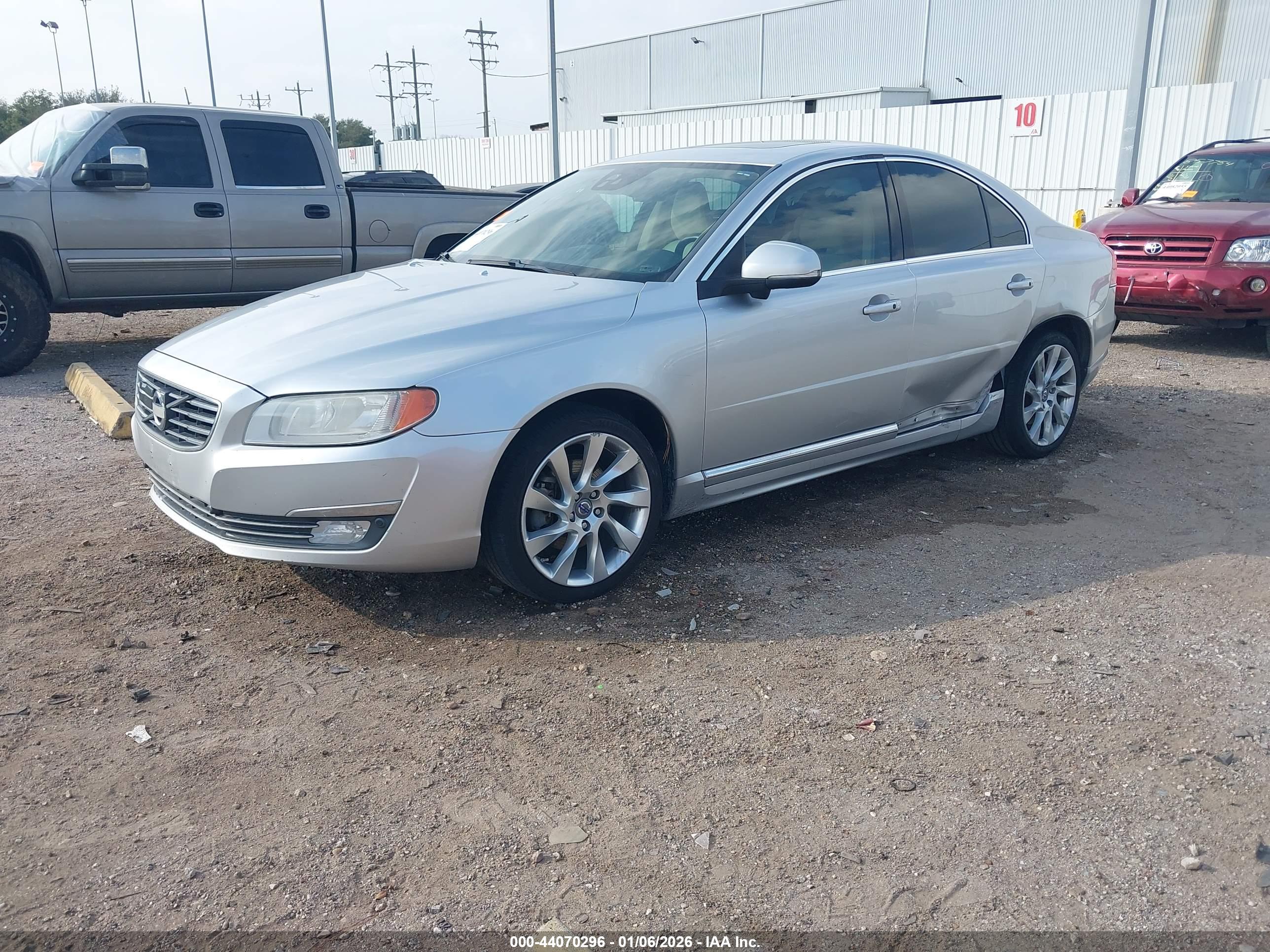 VOLVO S80 image 2