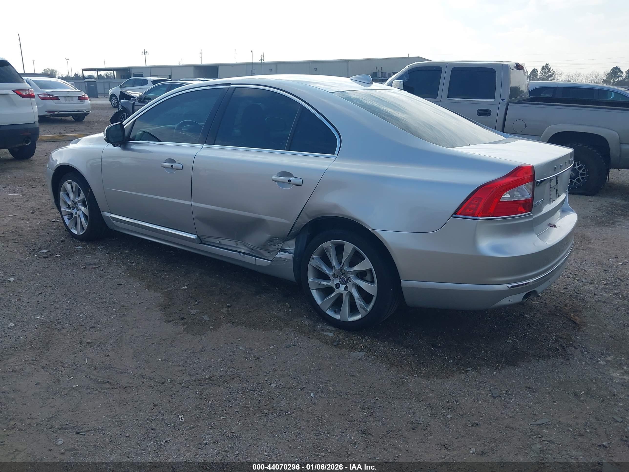 VOLVO S80 image 3