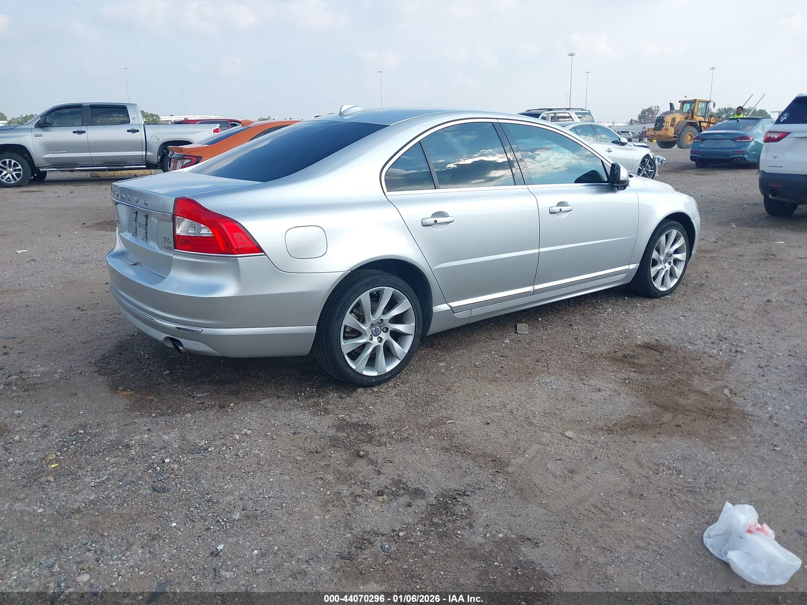 VOLVO S80 image 4