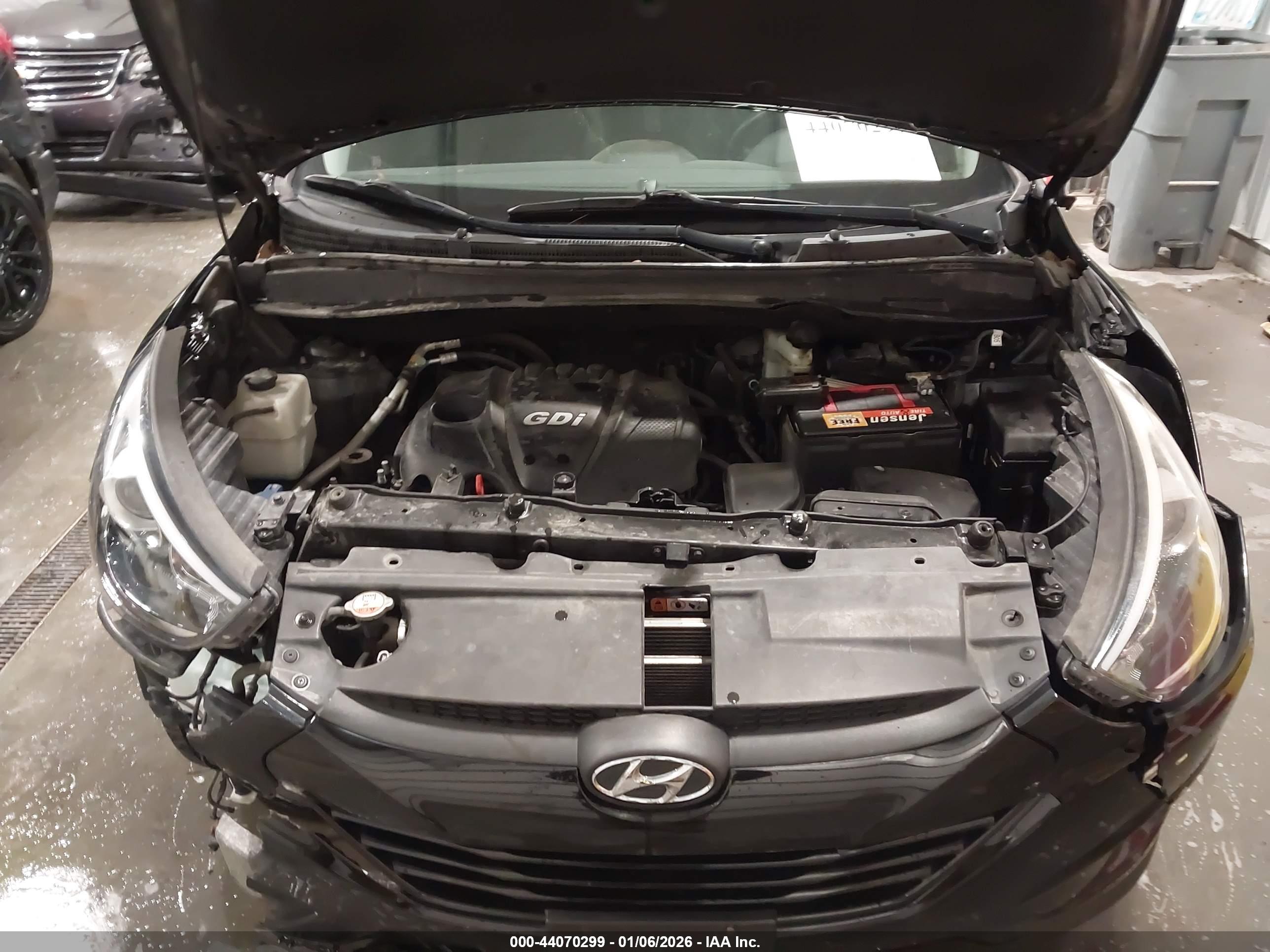 HYUNDAI TUCSON image 10