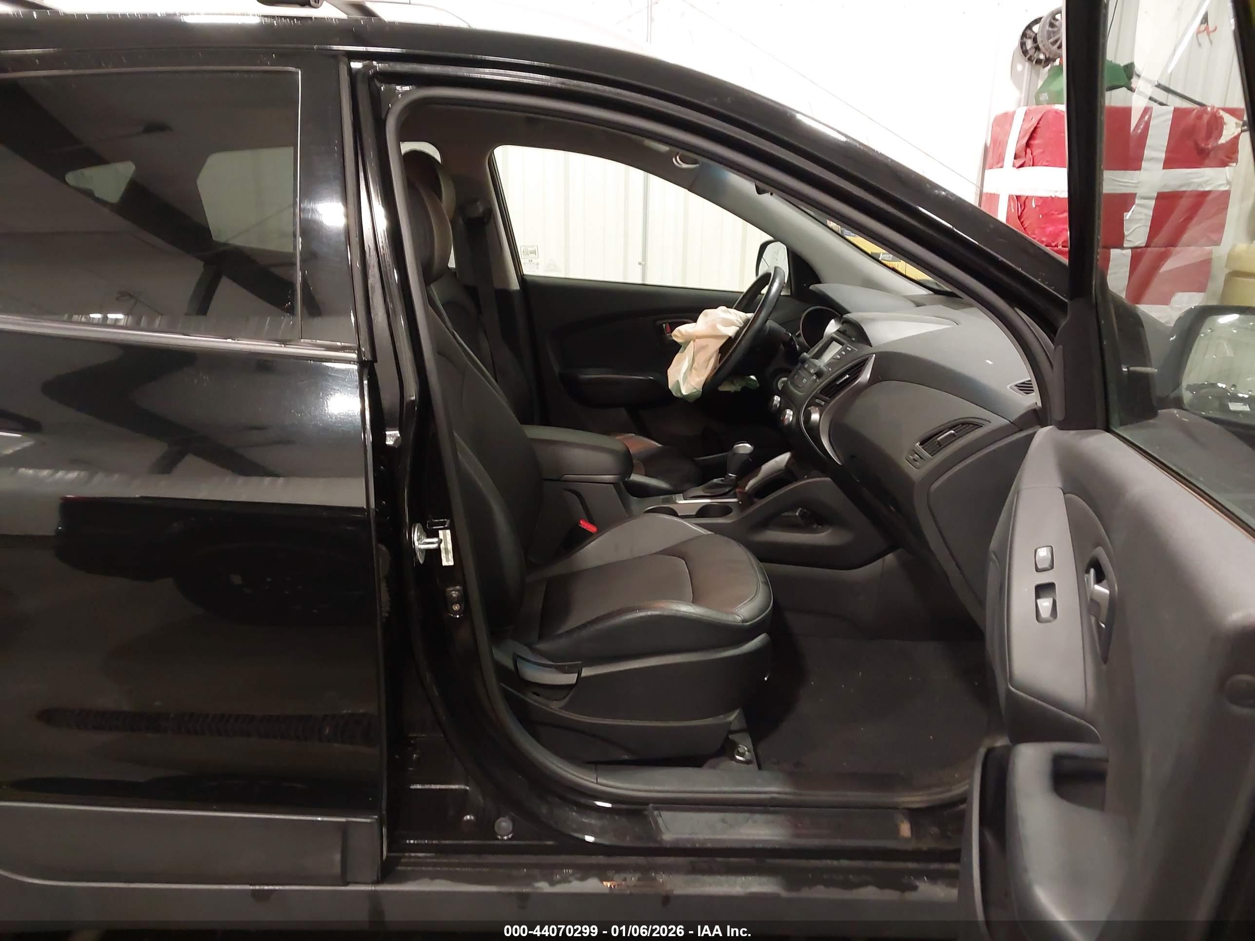 HYUNDAI TUCSON image 5