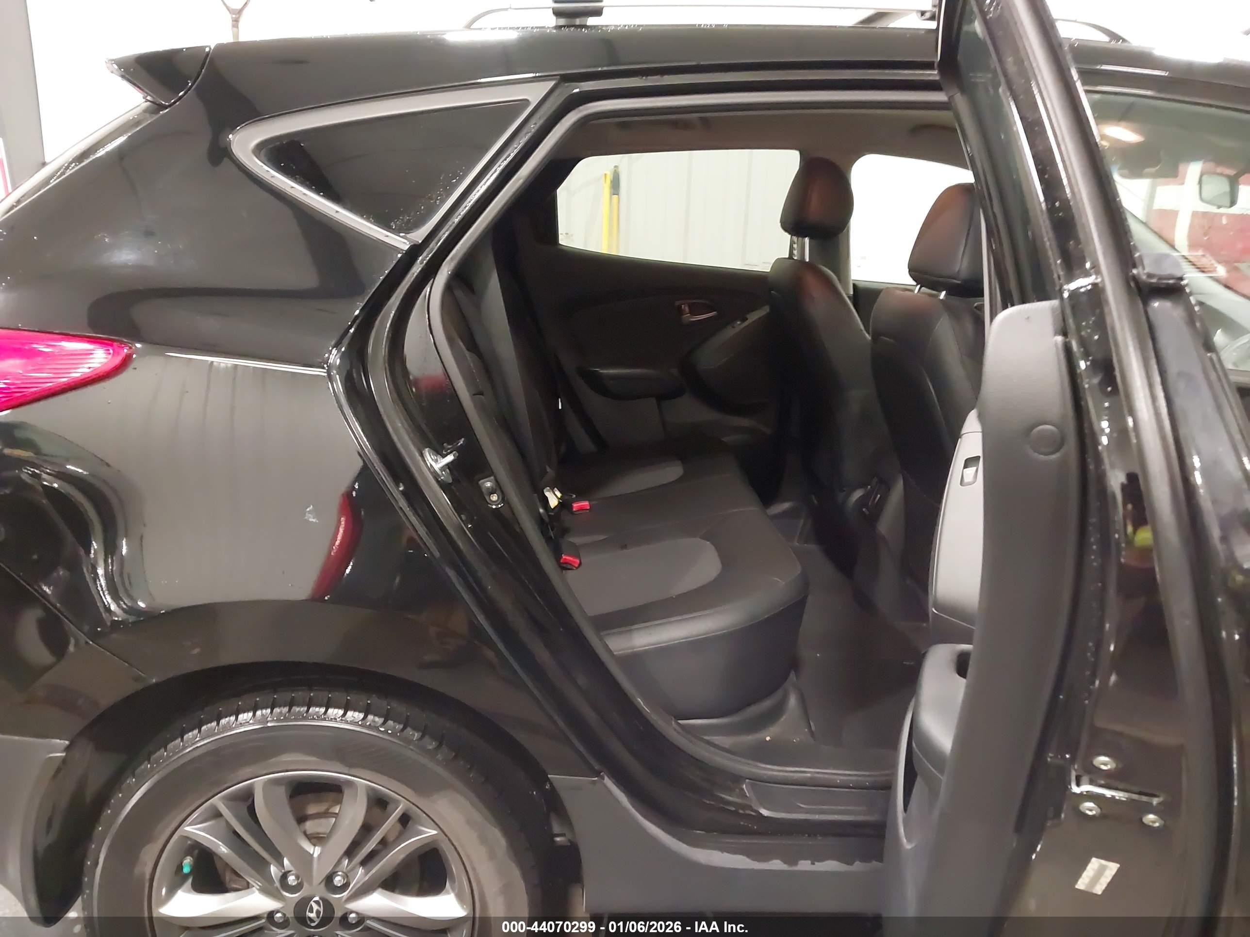 HYUNDAI TUCSON image 8
