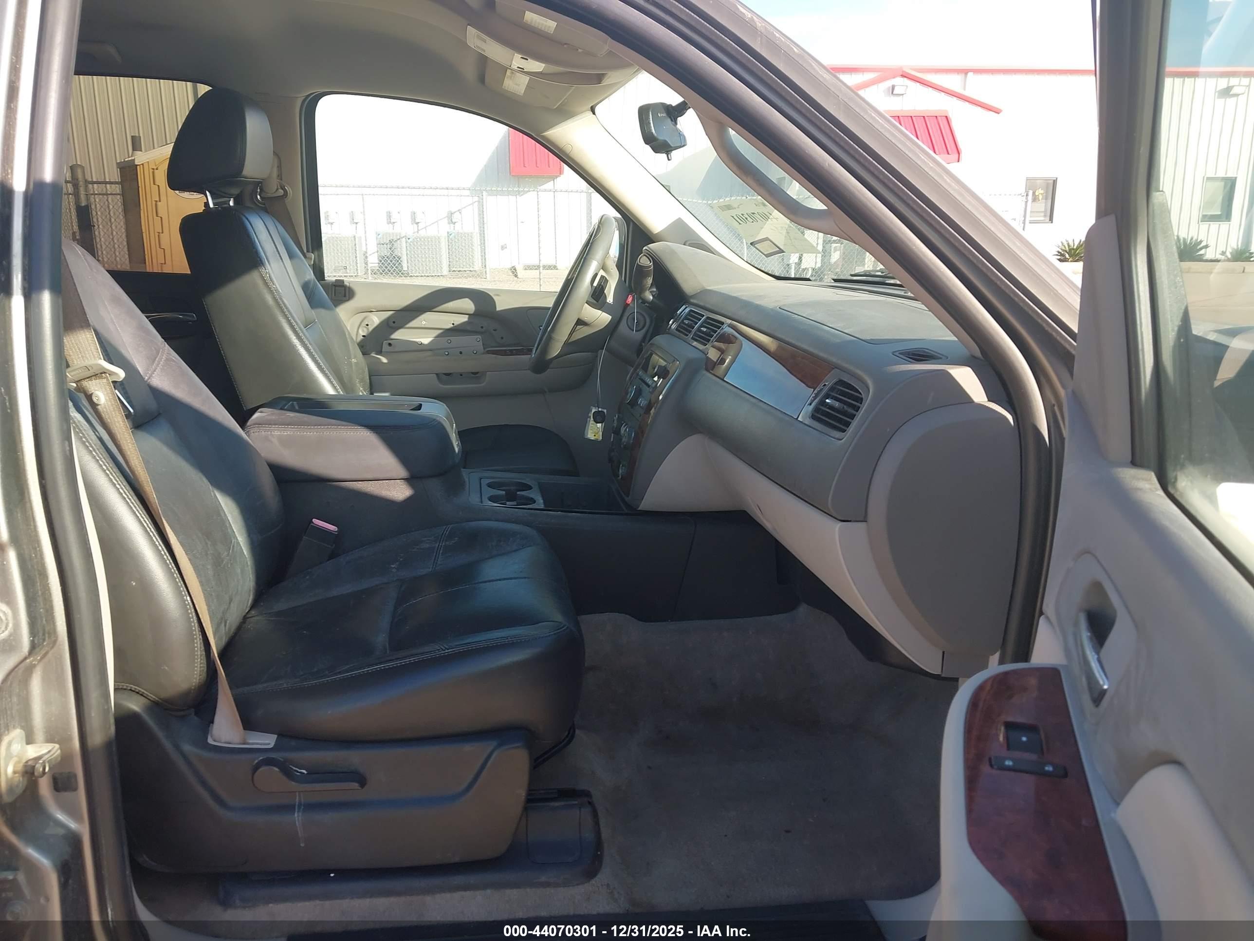 CHEVROLET TAHOE image 5