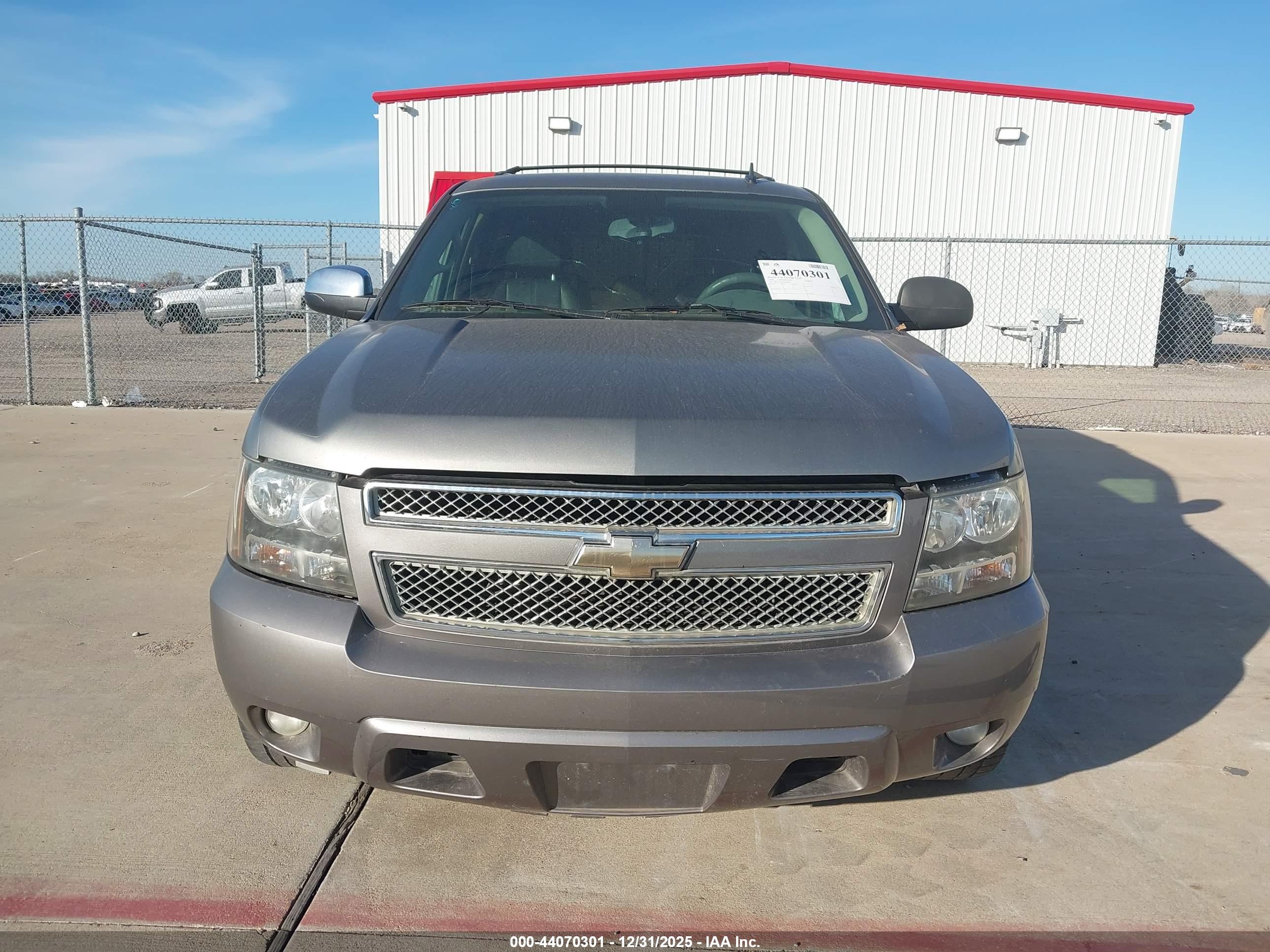 CHEVROLET TAHOE image 6
