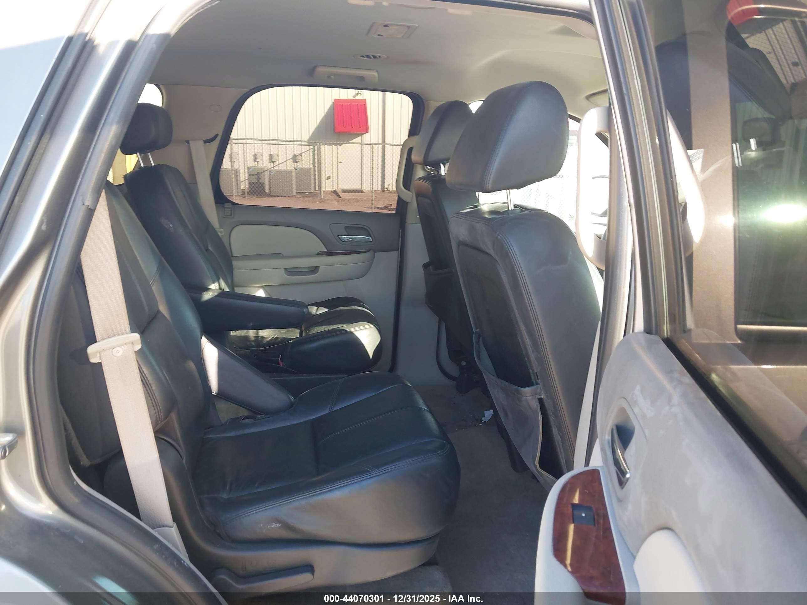 CHEVROLET TAHOE image 8