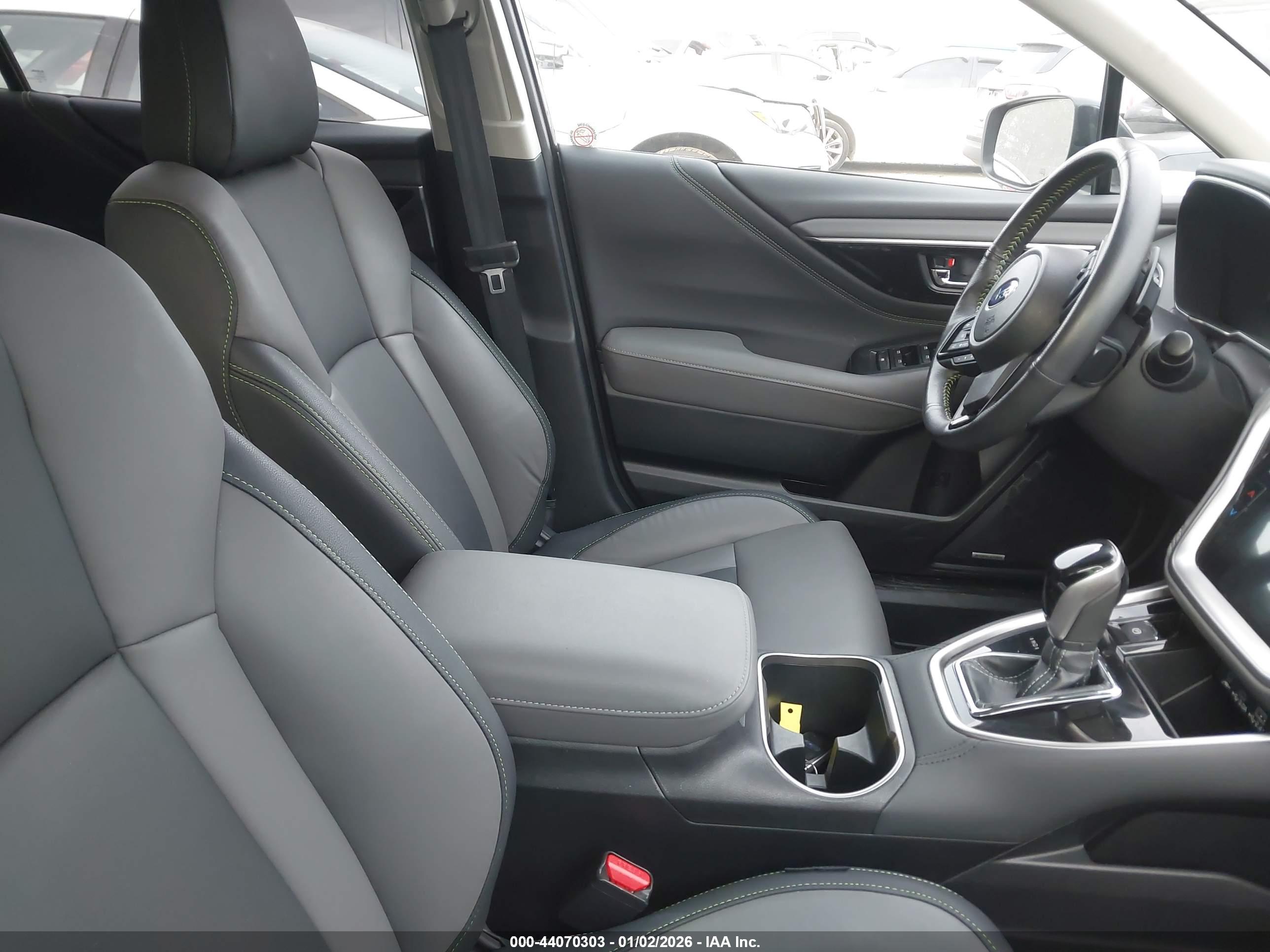 SUBARU OUTBACK image 5