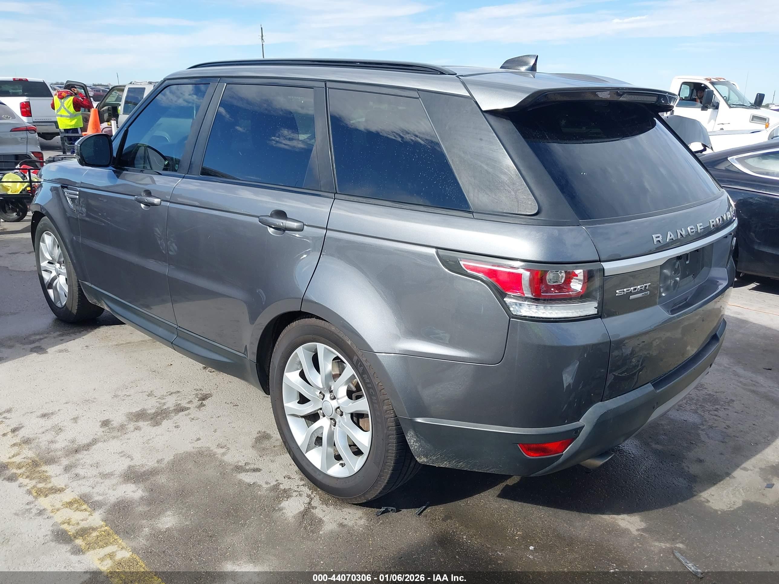 LAND ROVER image 3