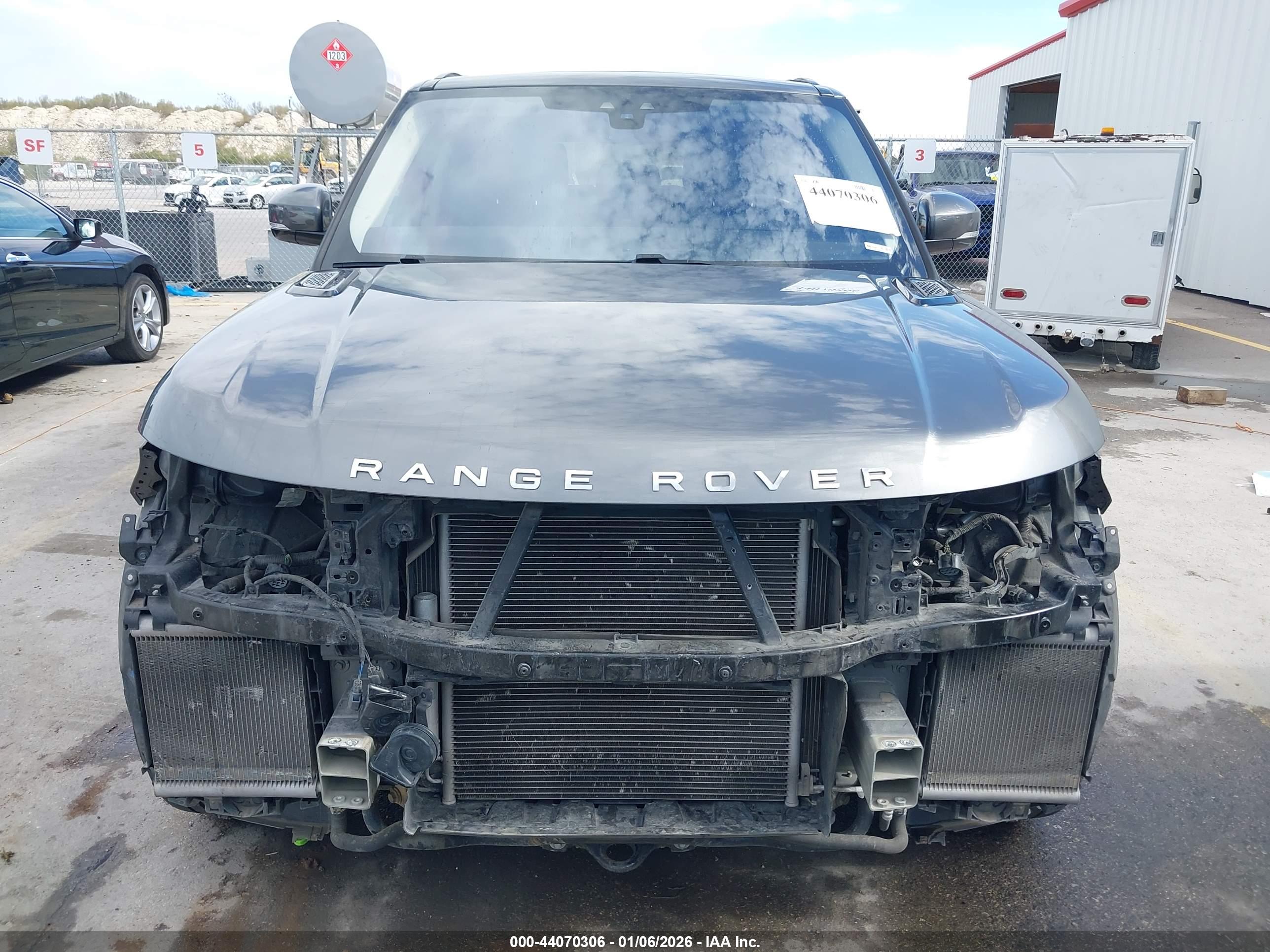 LAND ROVER image 6